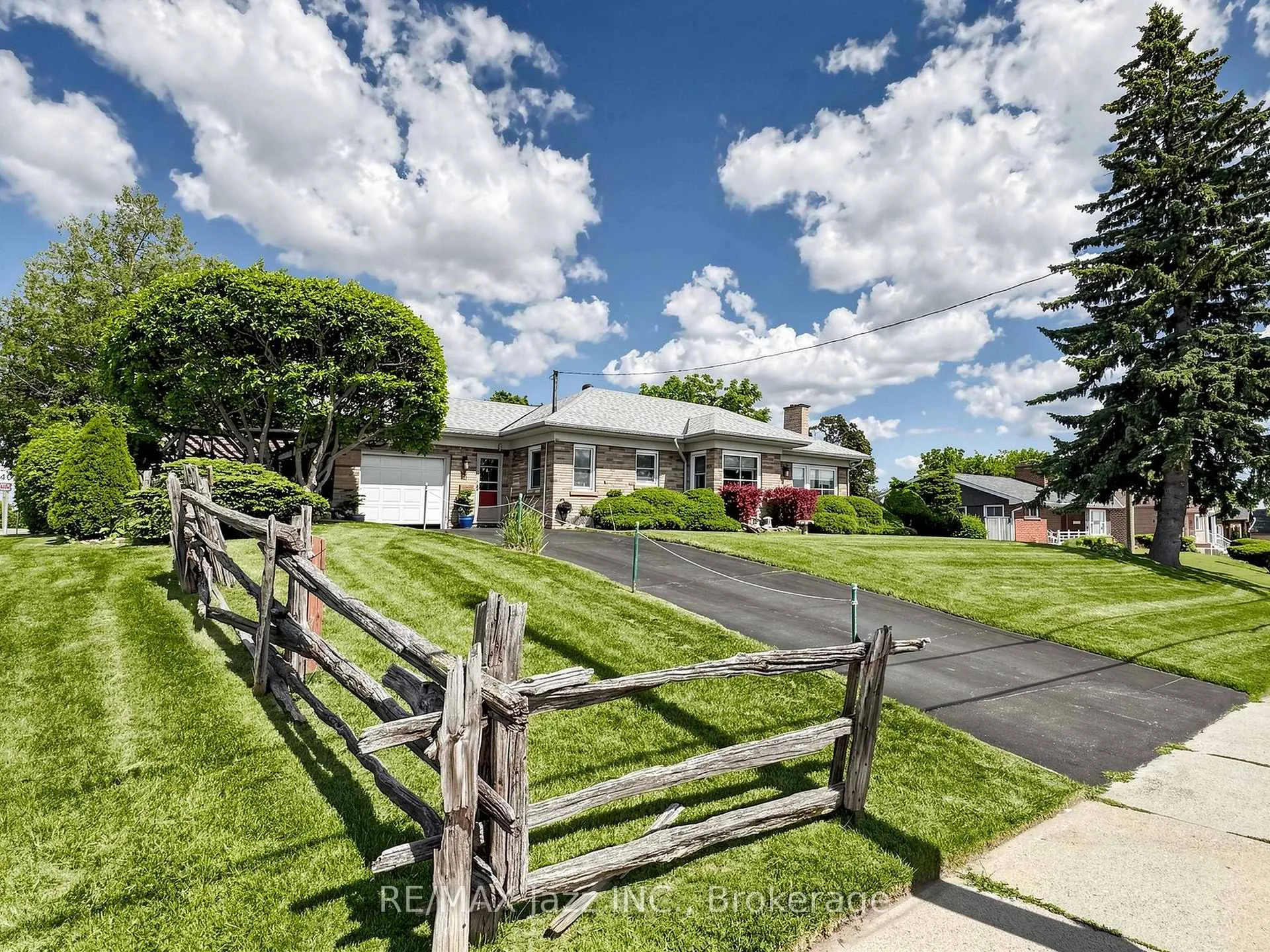 Photo 3 of 83 Stevenson Road N, Oshawa, McLaughlin — HOMEH