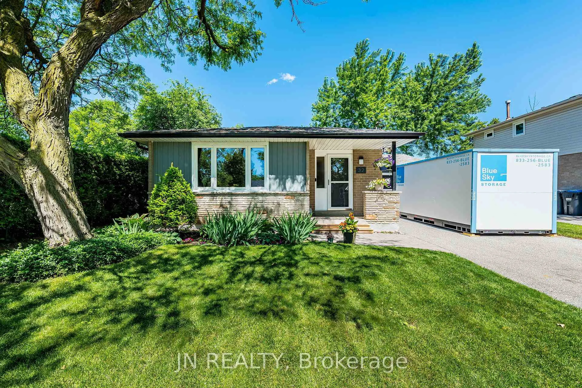 Photo 2 of 32 Barkwood Court, Brampton, Madoc — HOMEH