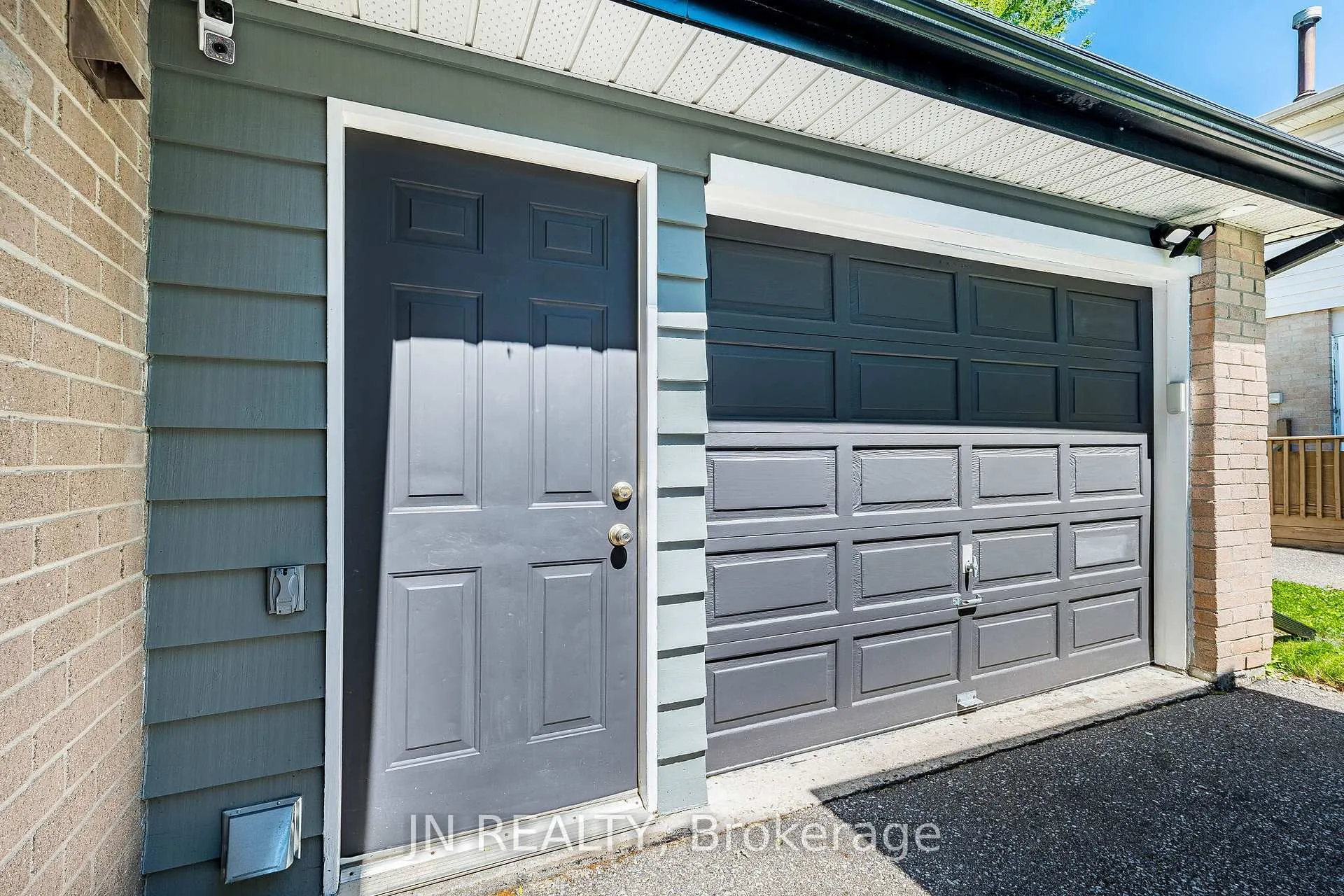 Photo 4 of 32 Barkwood Court, Brampton, Madoc — HOMEH