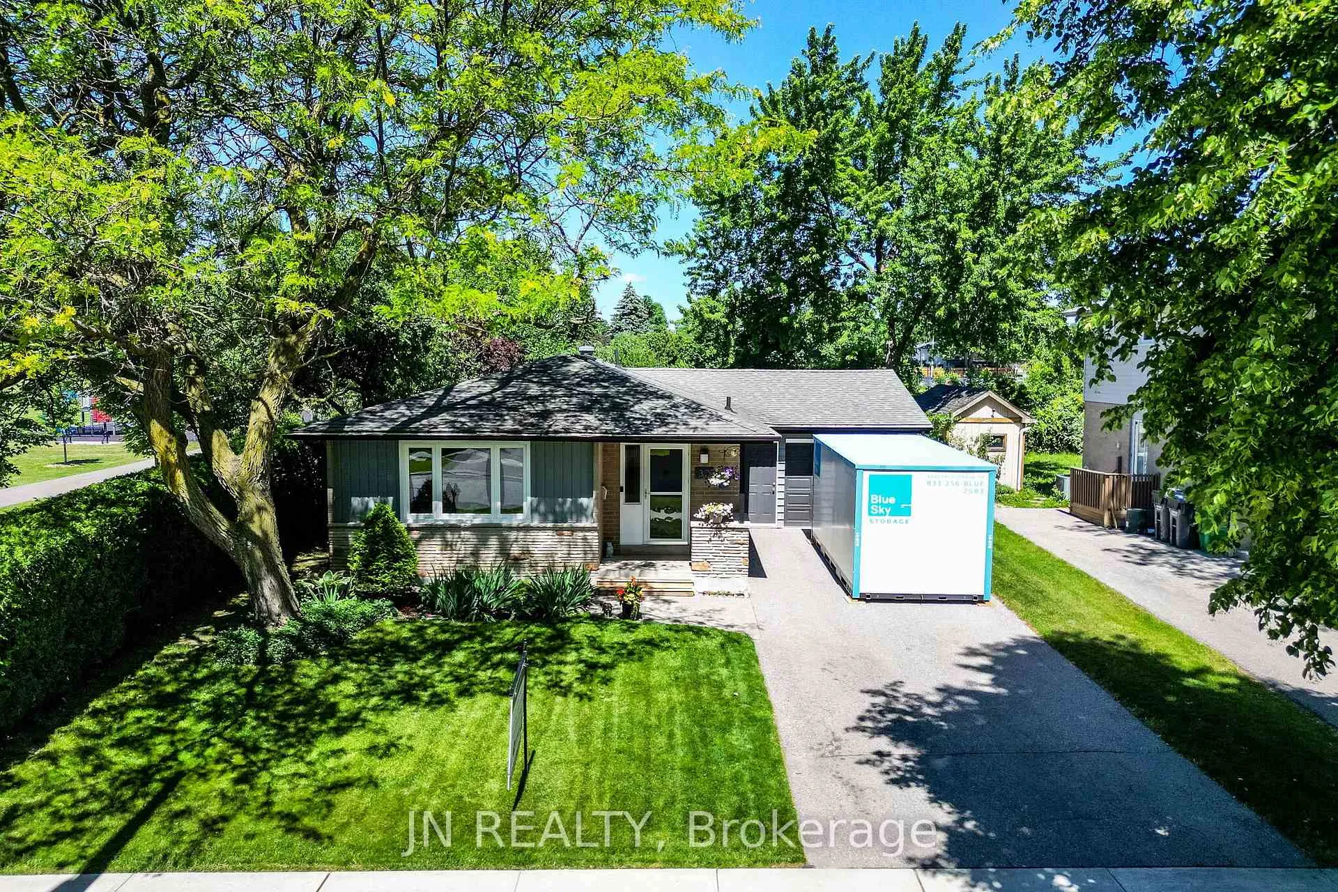 Photo 5 of 32 Barkwood Court, Brampton, Madoc — HOMEH