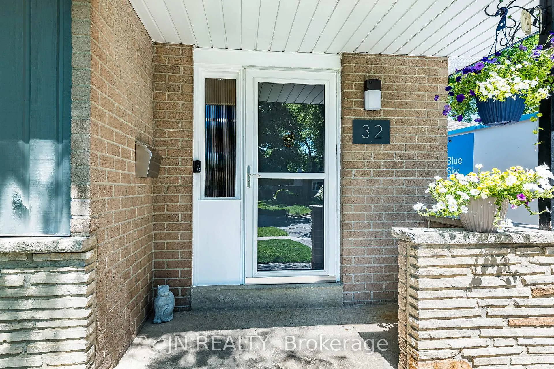 Photo 6 of 32 Barkwood Court, Brampton, Madoc — HOMEH