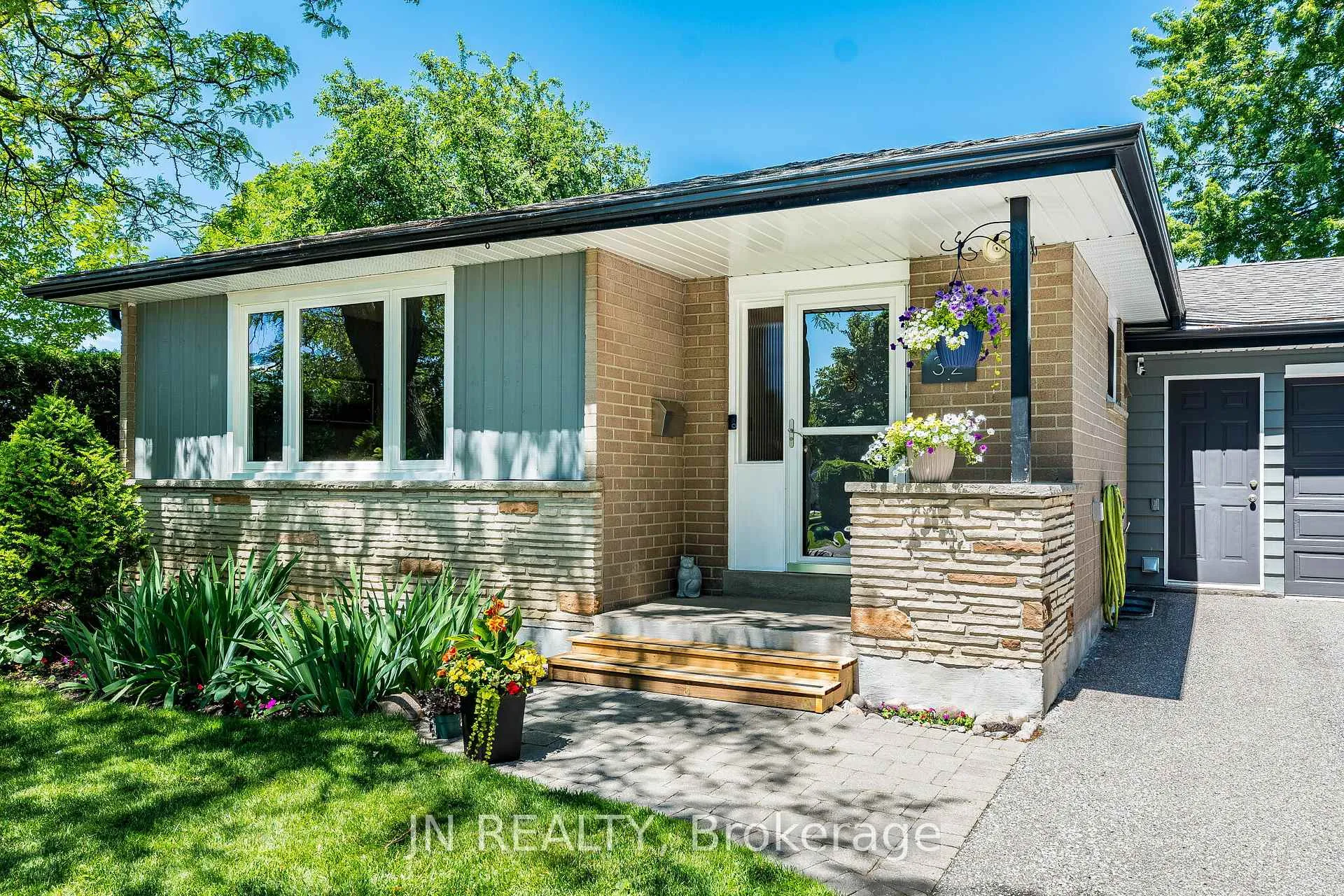 Photo 7 of 32 Barkwood Court, Brampton, Madoc — HOMEH