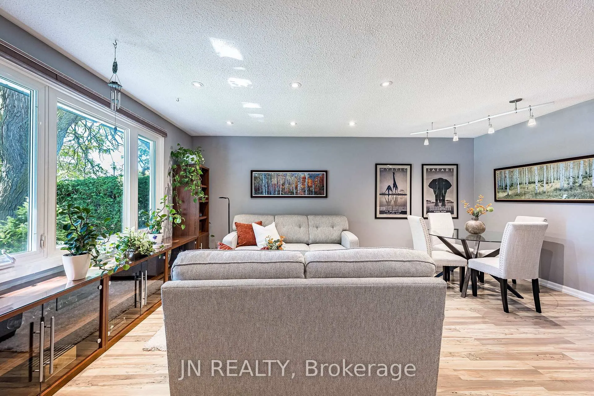 Photo 9 of 32 Barkwood Court, Brampton, Madoc — HOMEH