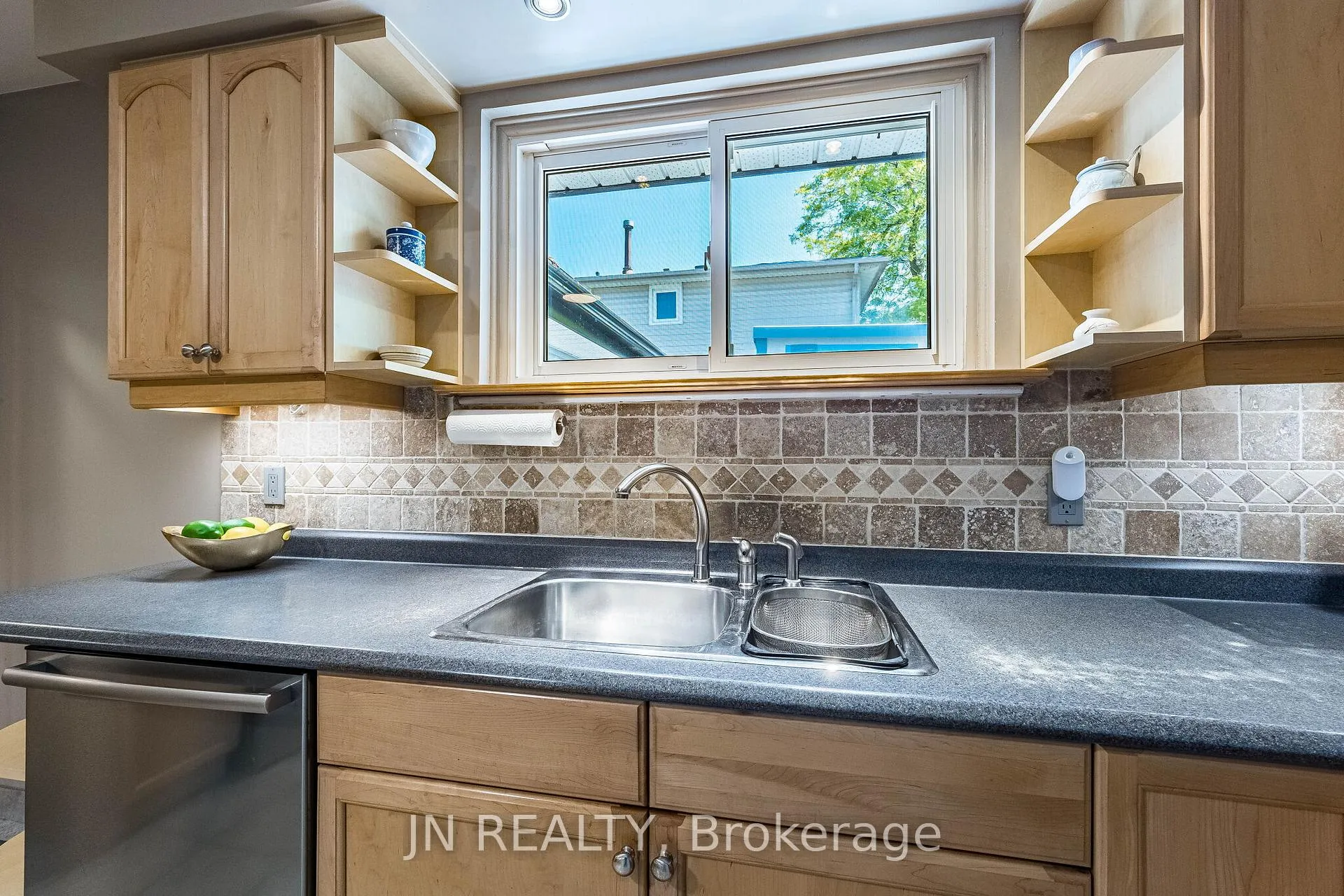 Photo 16 of 32 Barkwood Court, Brampton, Madoc — HOMEH