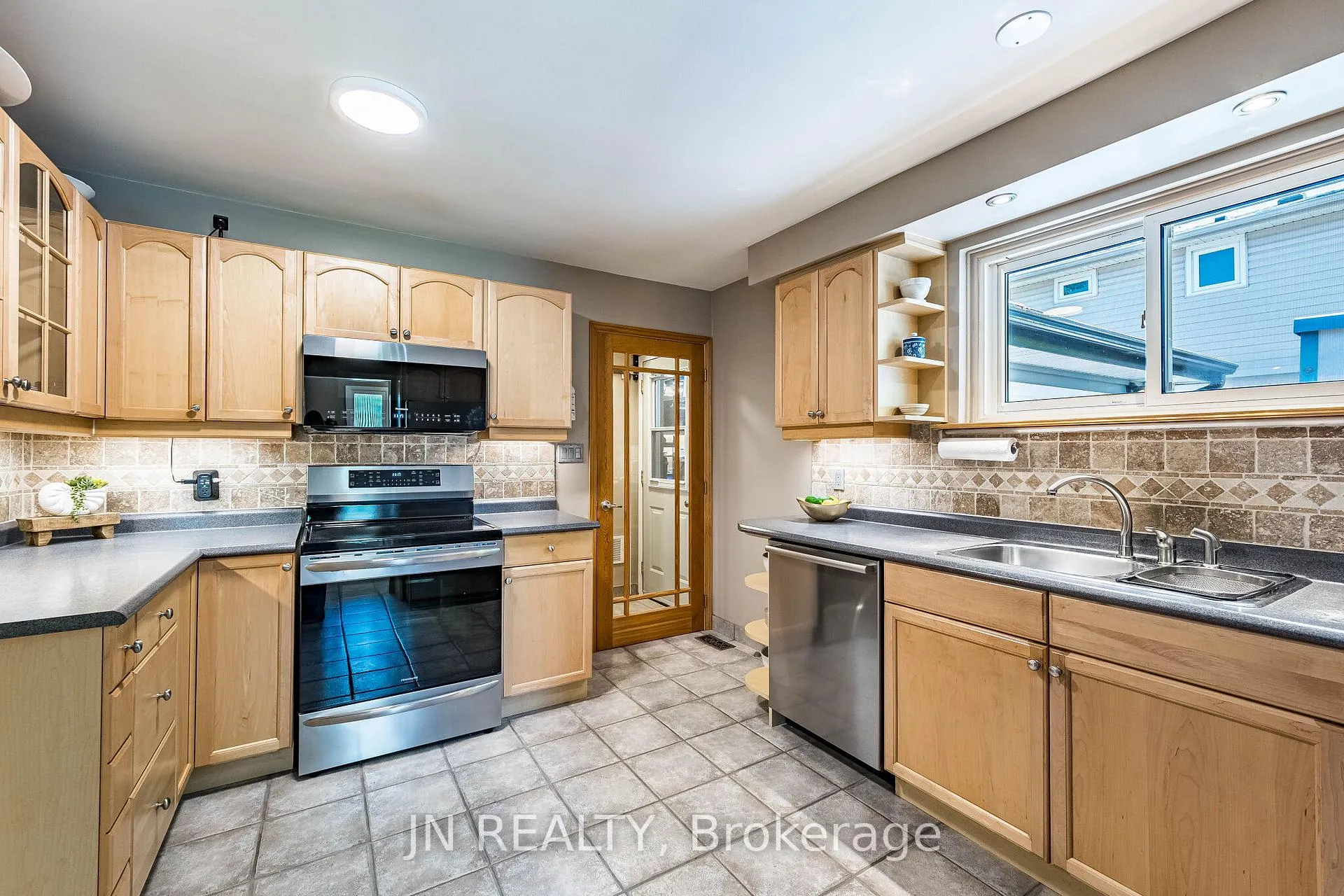 Photo 18 of 32 Barkwood Court, Brampton, Madoc — HOMEH