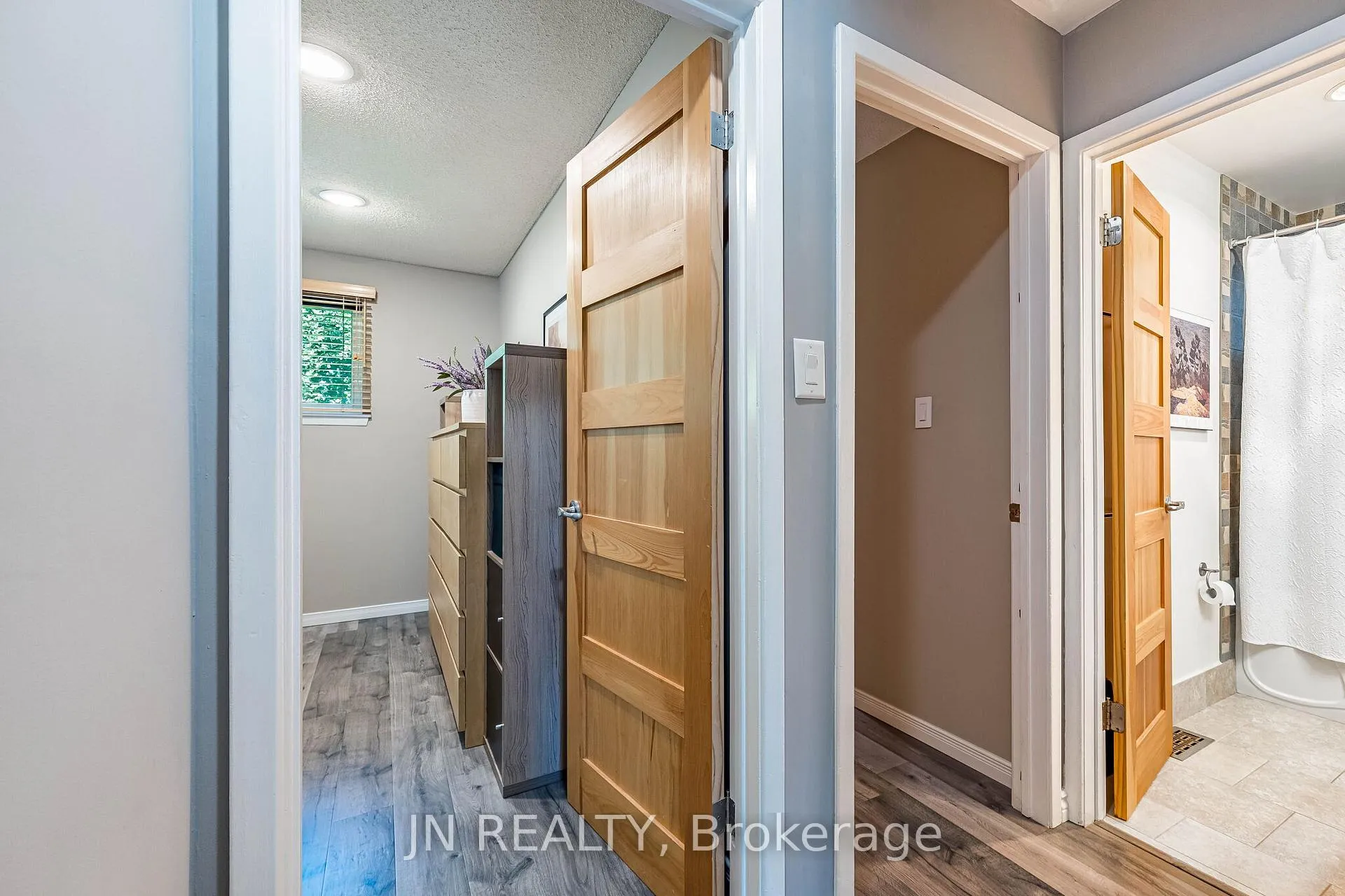Photo 20 of 32 Barkwood Court, Brampton, Madoc — HOMEH