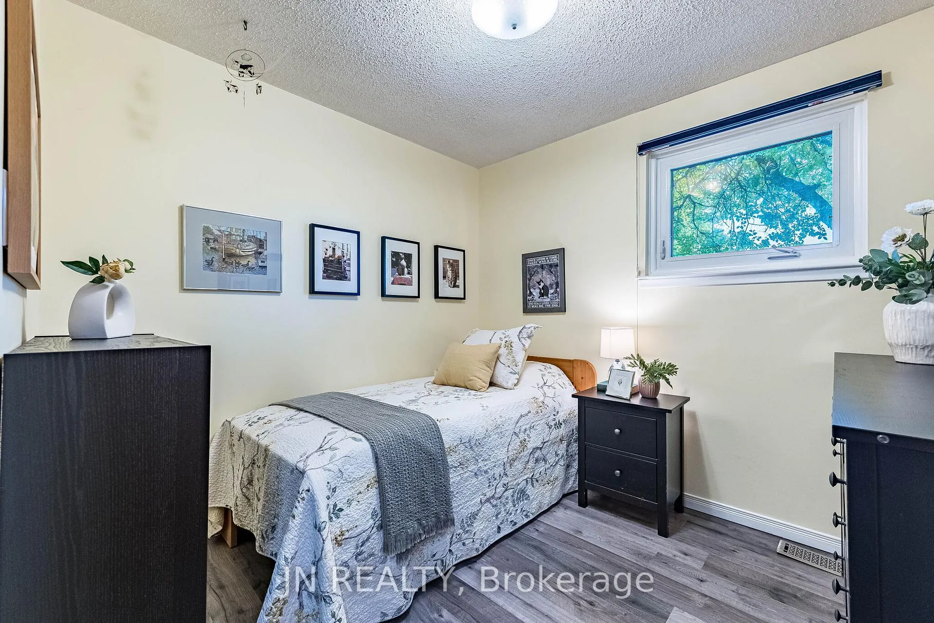 Photo 21 of 32 Barkwood Court, Brampton, Madoc — HOMEH