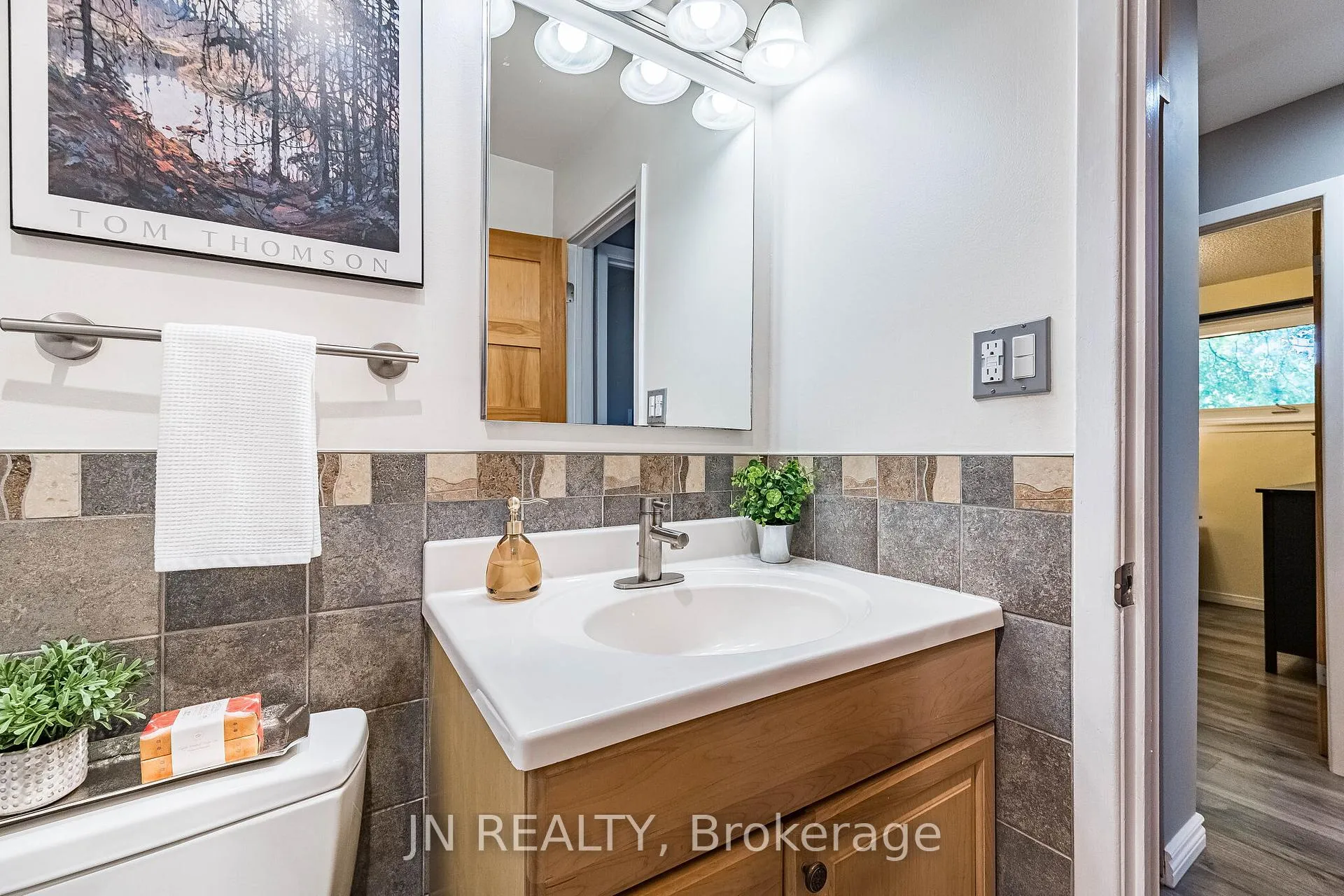 Photo 27 of 32 Barkwood Court, Brampton, Madoc — HOMEH