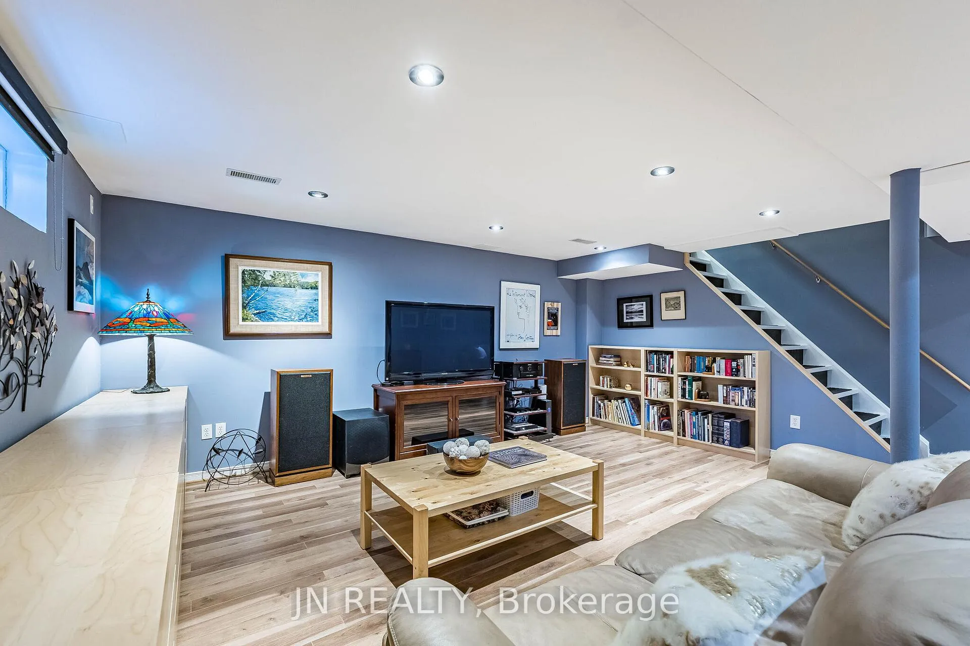 Photo 30 of 32 Barkwood Court, Brampton, Madoc — HOMEH