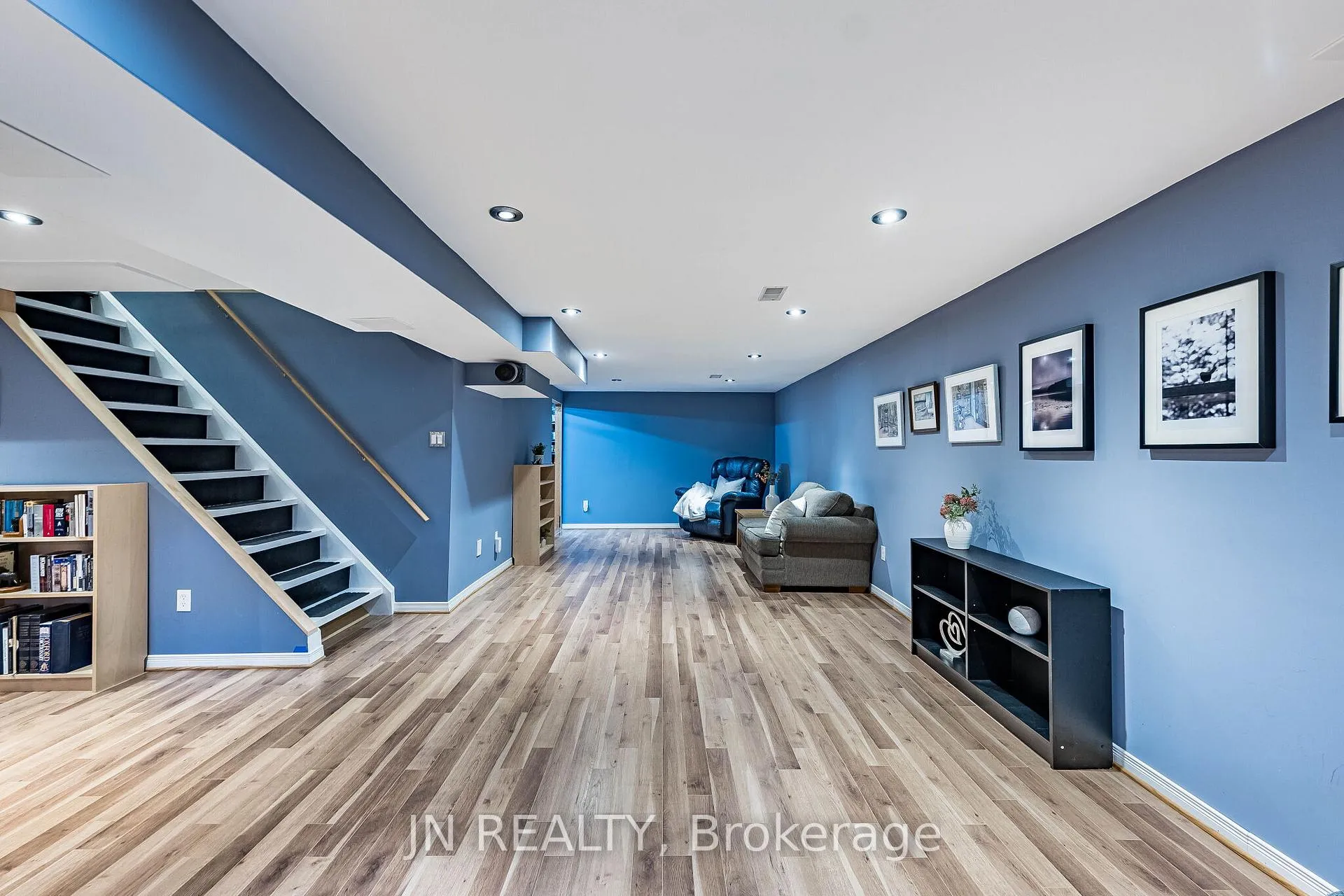 Photo 34 of 32 Barkwood Court, Brampton, Madoc — HOMEH