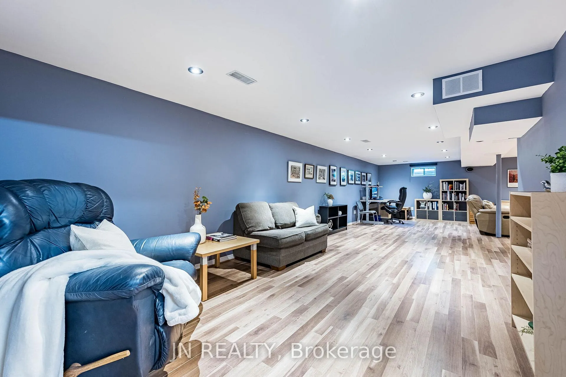 Photo 35 of 32 Barkwood Court, Brampton, Madoc — HOMEH