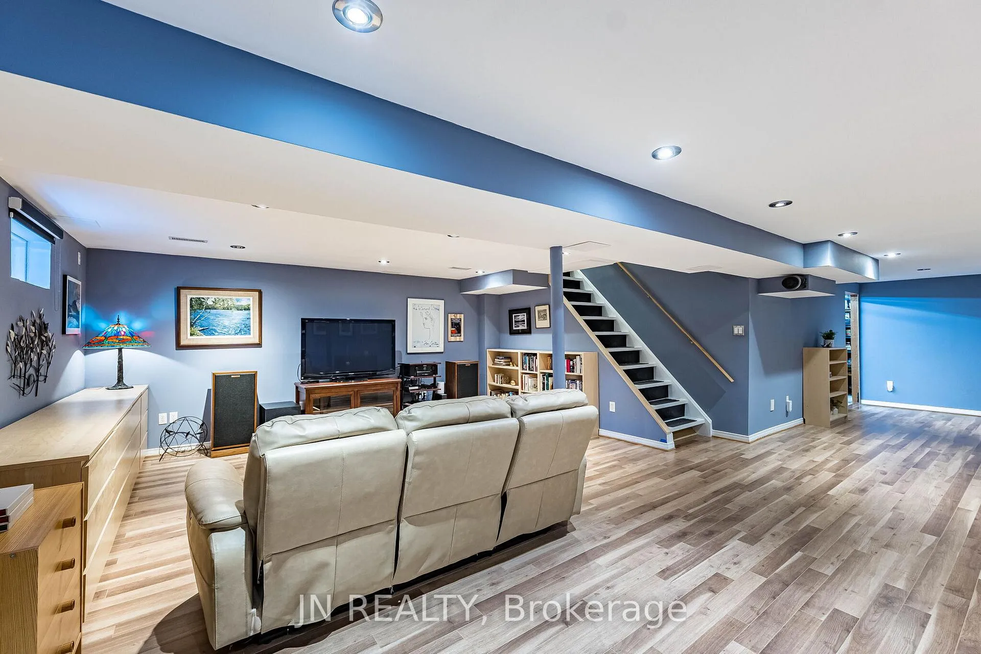 Photo 36 of 32 Barkwood Court, Brampton, Madoc — HOMEH