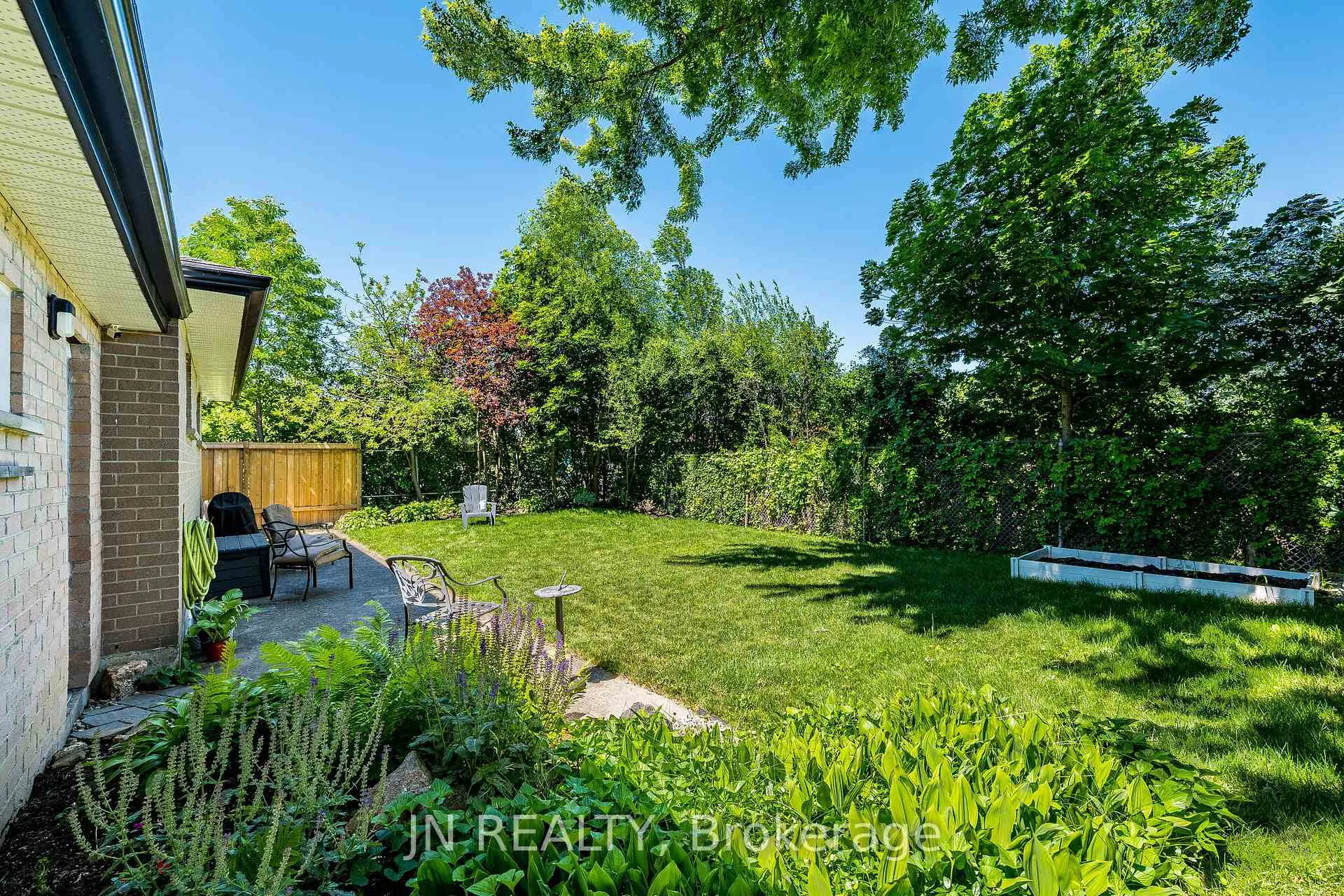 Photo 40 of 32 Barkwood Court, Brampton, Madoc — HOMEH