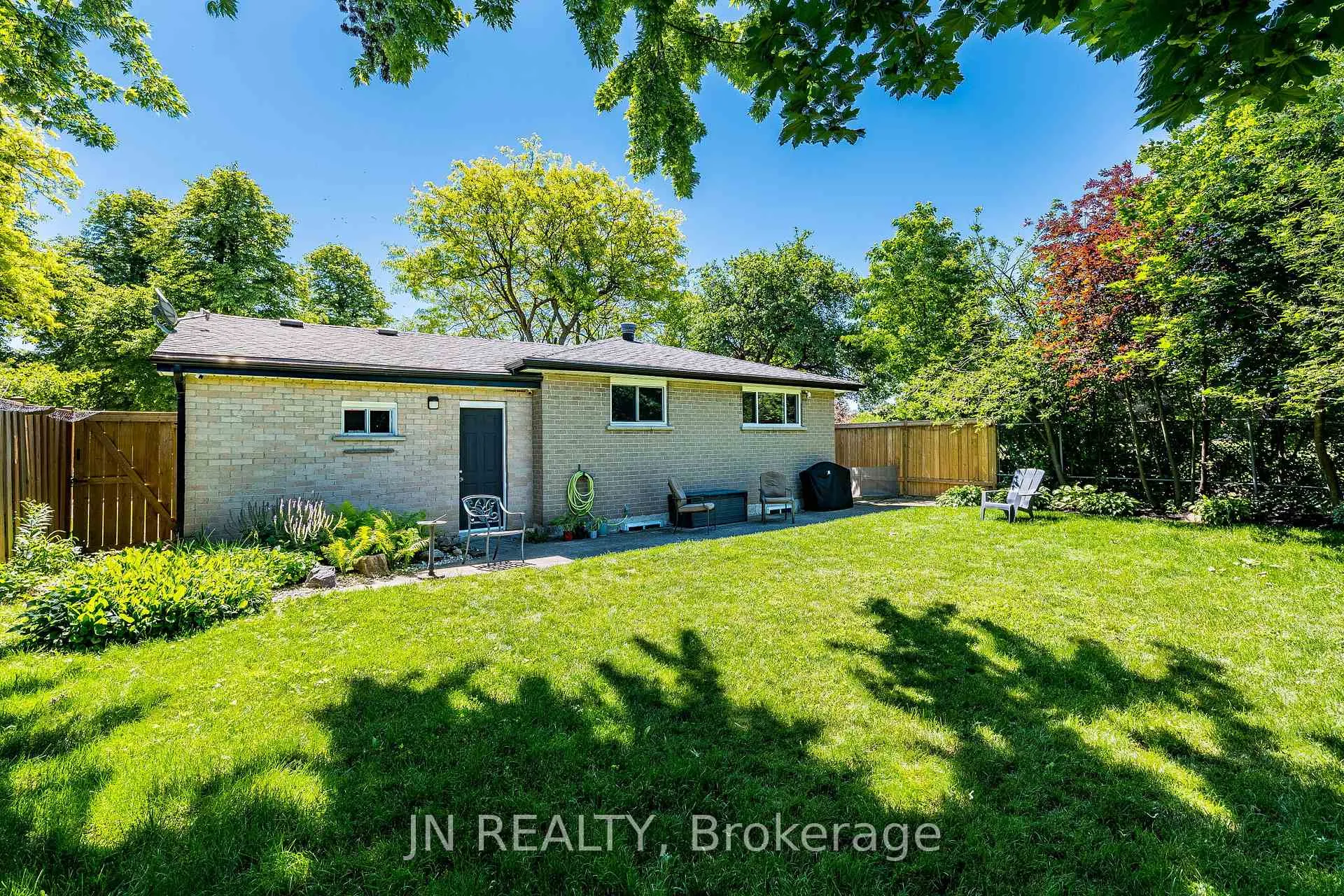 Photo 41 of 32 Barkwood Court, Brampton, Madoc — HOMEH