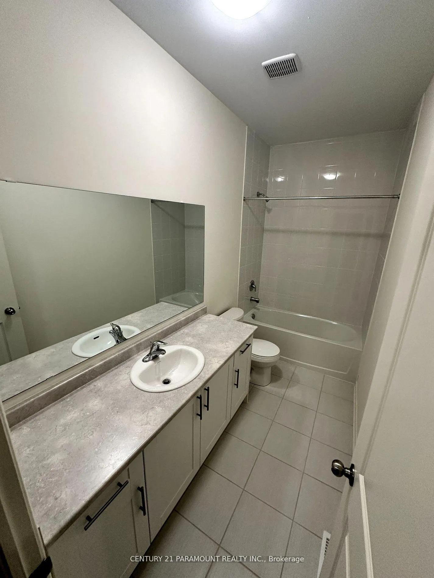 Photo 14 of 532 Danks Rdg Drive W, Ajax, South East — HOMEH