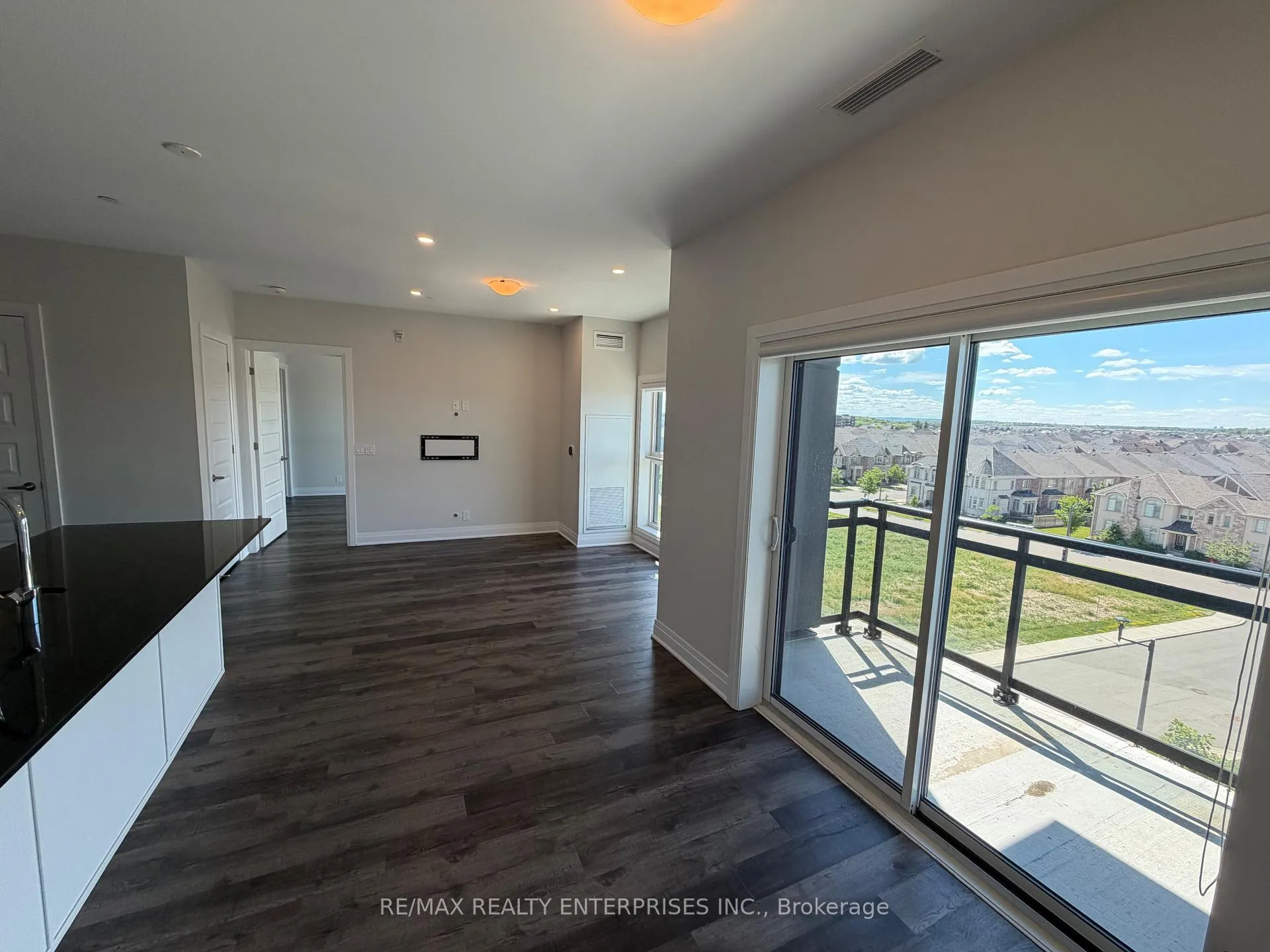 Photo 7 of Unit 529, 102 Grovewood Common, Oakville, Glenorchy — HOMEH