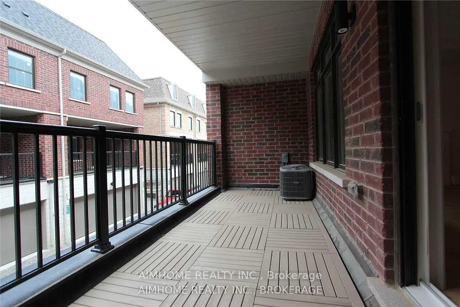 Photo 2 of 39 Seacoasts Circle, Vaughan, Maple — HOMEH