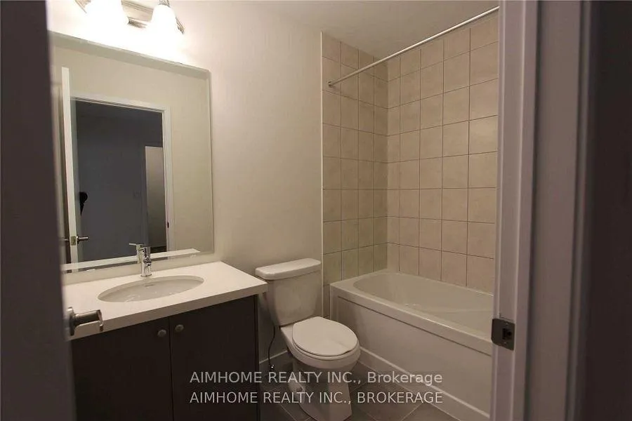 Photo 5 of 39 Seacoasts Circle, Vaughan, Maple — HOMEH