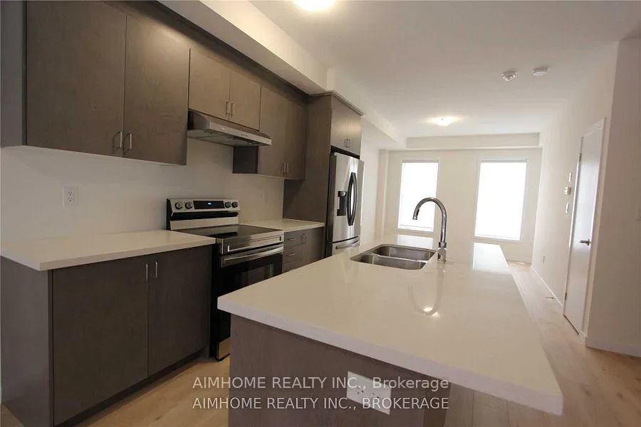 Photo 8 of 39 Seacoasts Circle, Vaughan, Maple — HOMEH