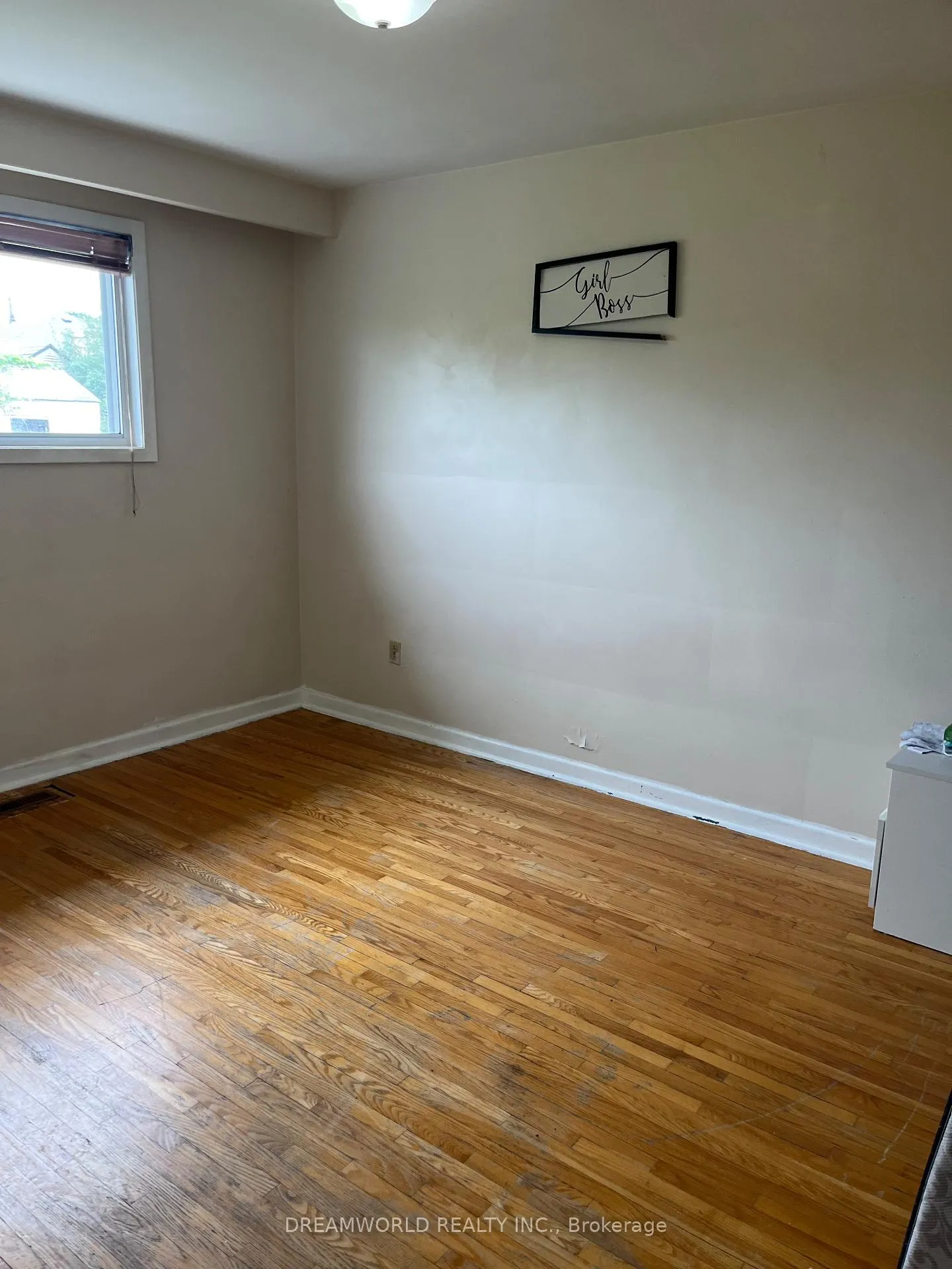 Photo 5 of 14 Laskay Crescent, North York, Black Creek — HOMEH