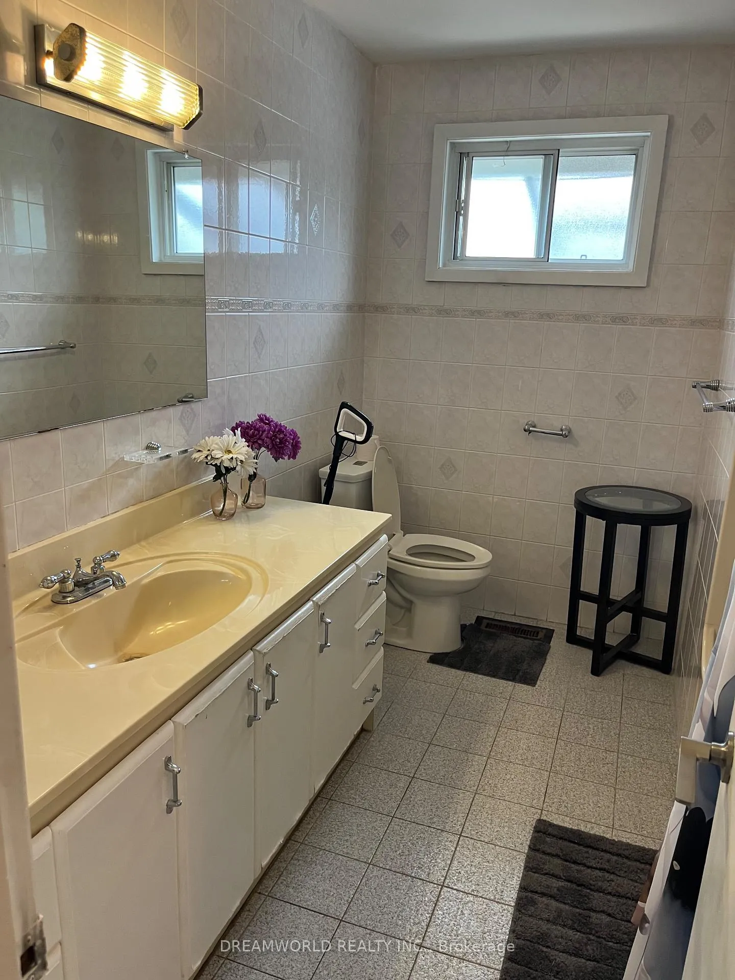 Photo 12 of 14 Laskay Crescent, North York, Black Creek — HOMEH
