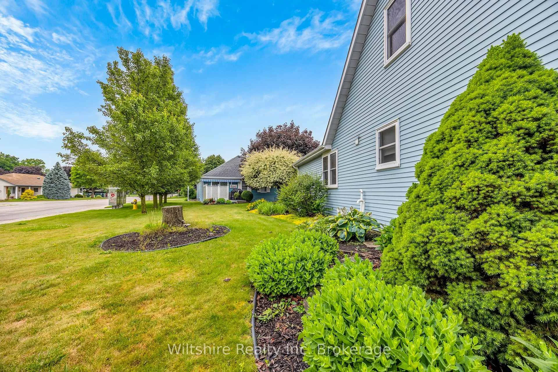 Photo 4 of 48 Sinclair Drive, Tillsonburg — HOMEH