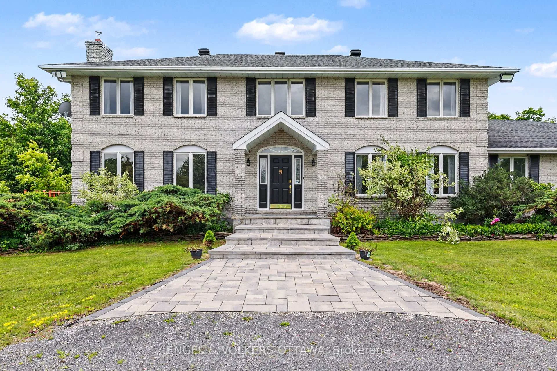 Front of 2025 Sixth Line Road N
