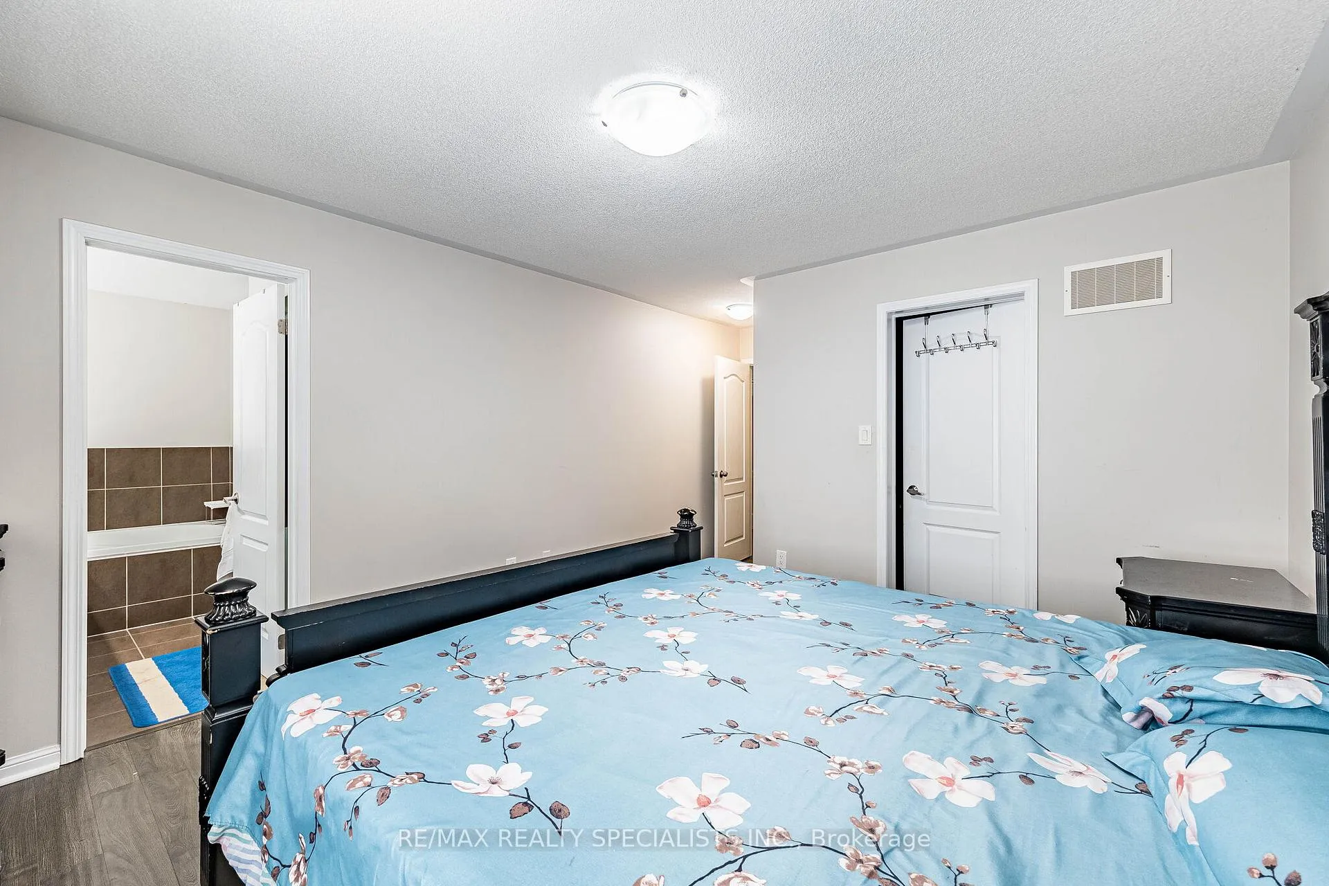 Photo 16 of 47 Robert Parkinson Drive, Brampton, Northwest Brampton — HOMEH