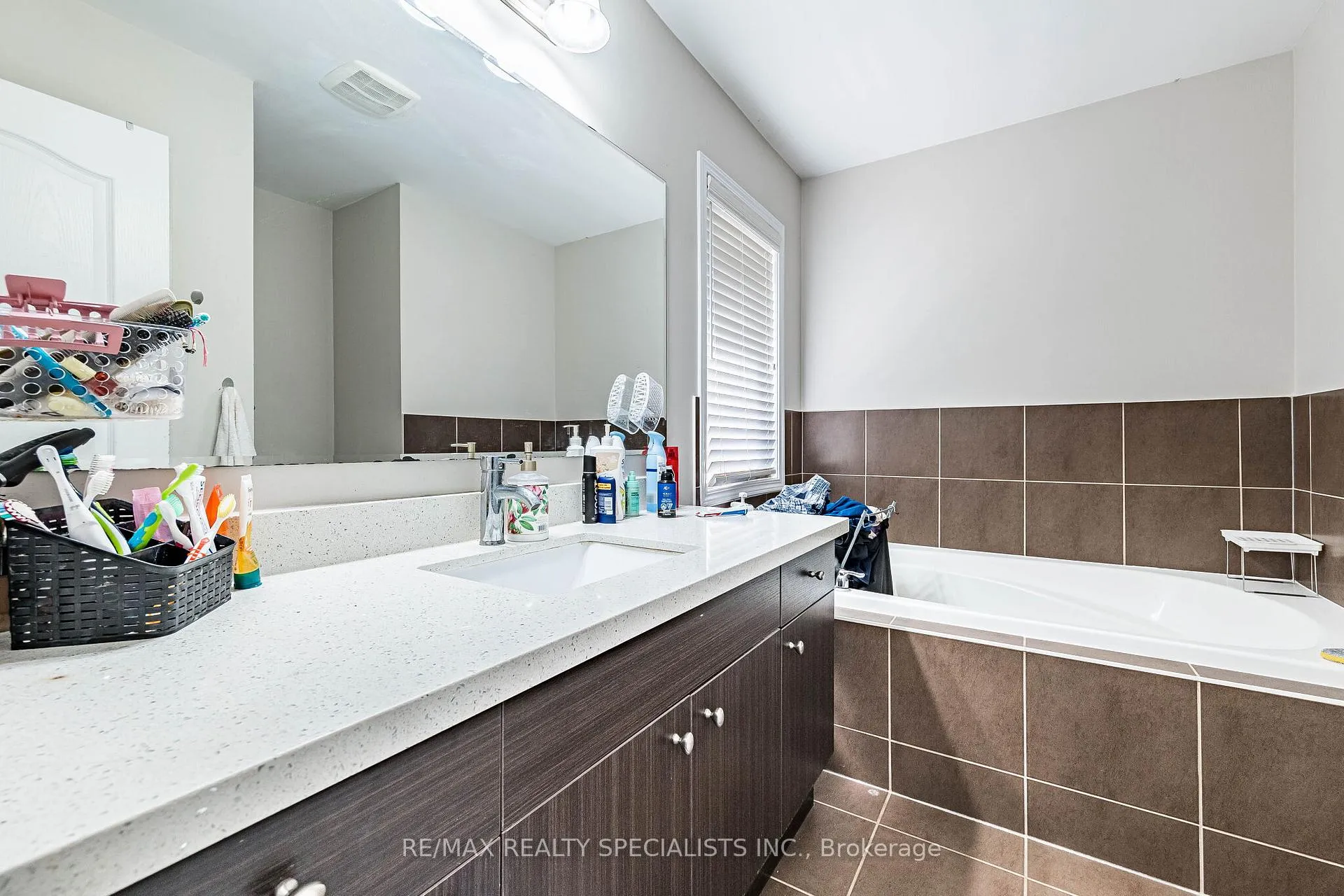 Photo 17 of 47 Robert Parkinson Drive, Brampton, Northwest Brampton — HOMEH