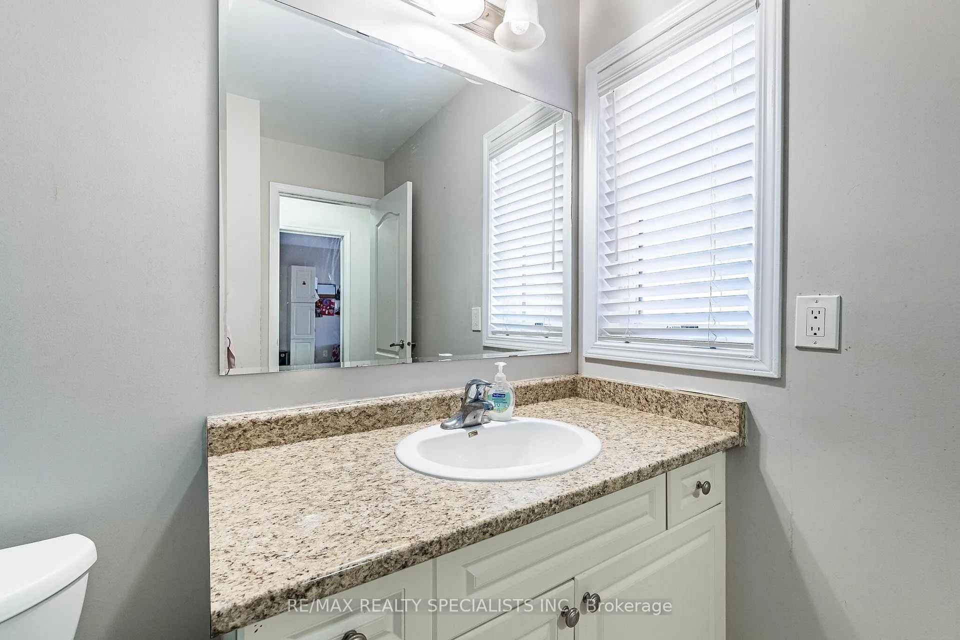 Photo 24 of 47 Robert Parkinson Drive, Brampton, Northwest Brampton — HOMEH