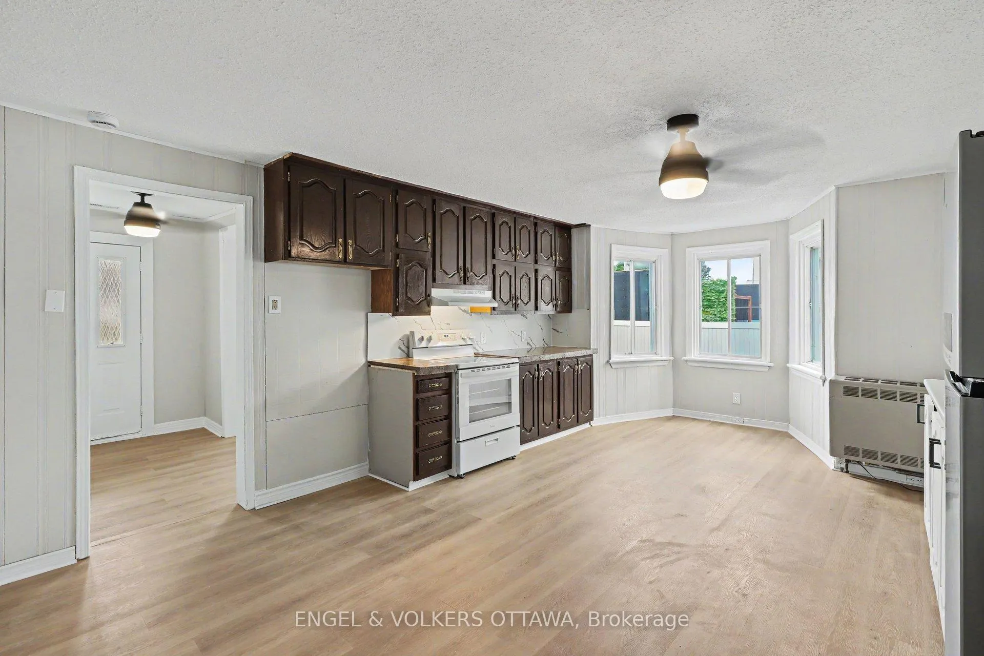 Photo 3 of 728 Laval Street, Casselman, Casselman — HOMEH