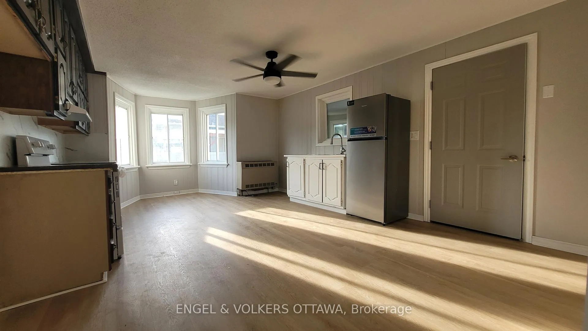 Photo 4 of 728 Laval Street, Casselman, Casselman — HOMEH