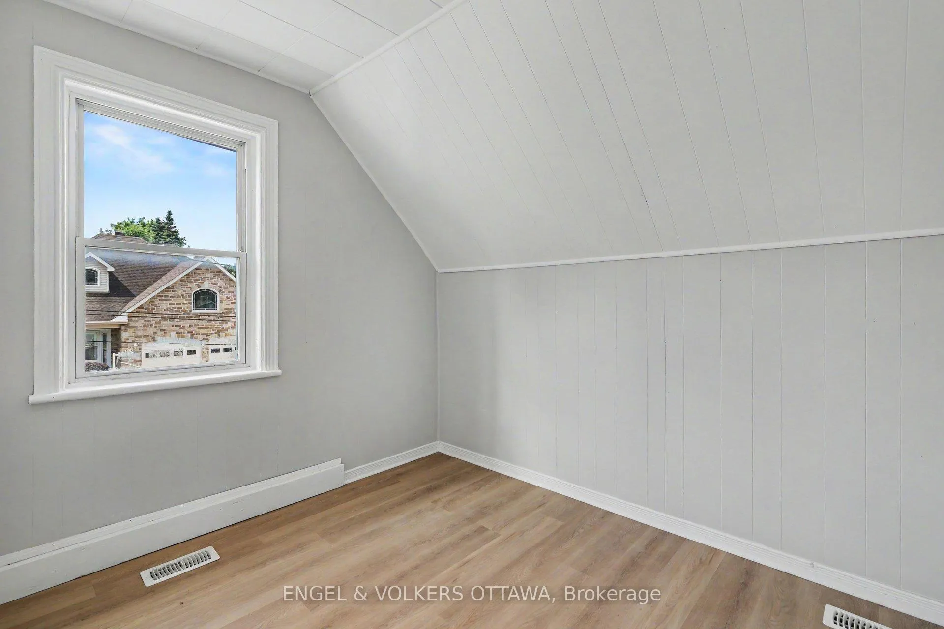 Photo 8 of 728 Laval Street, Casselman, Casselman — HOMEH