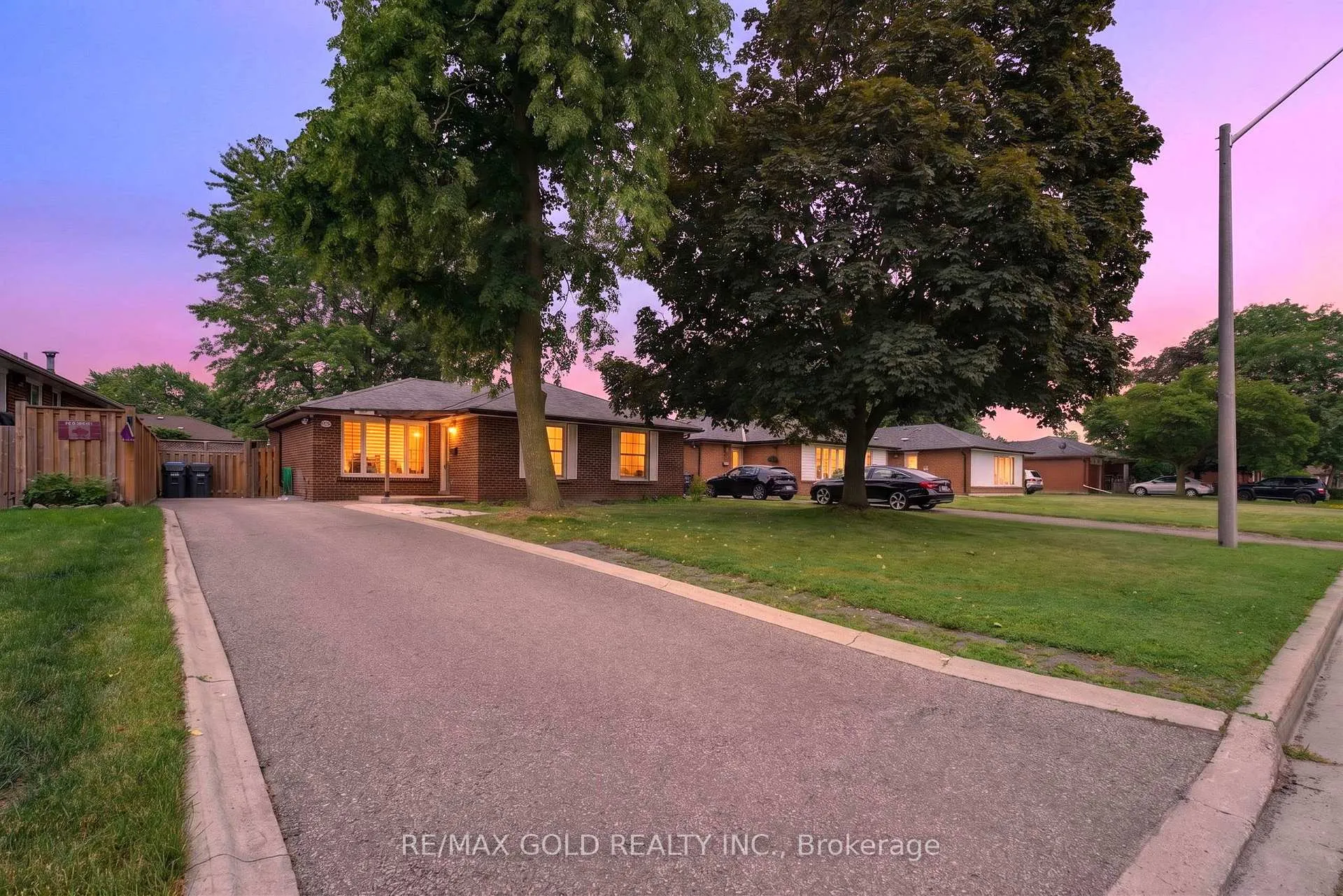 Photo 1 of 40 Devonshire Drive, Brampton, Southgate — HOMEH
