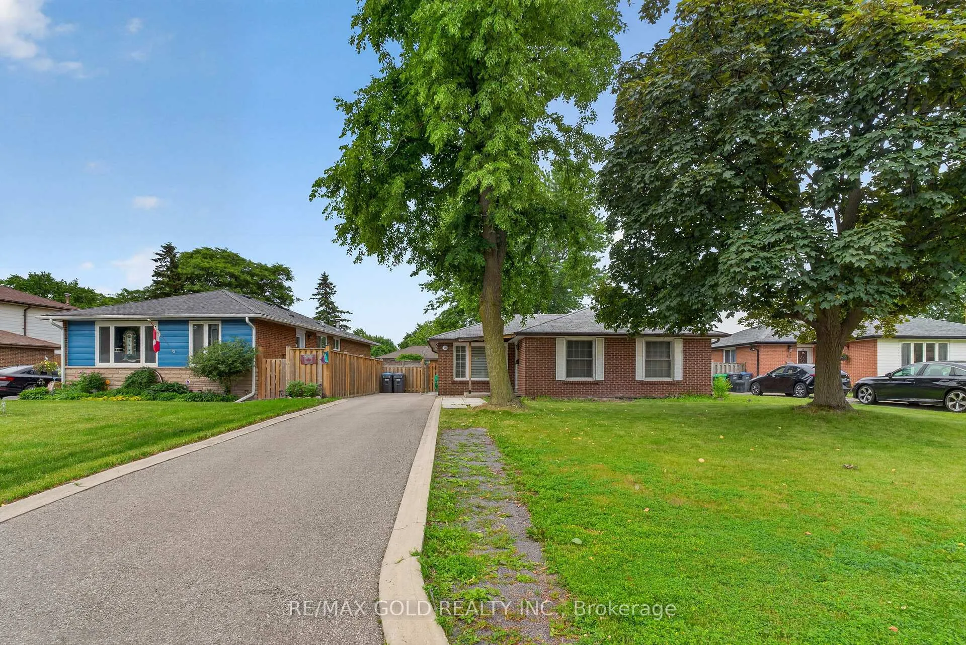 Photo 2 of 40 Devonshire Drive, Brampton, Southgate — HOMEH