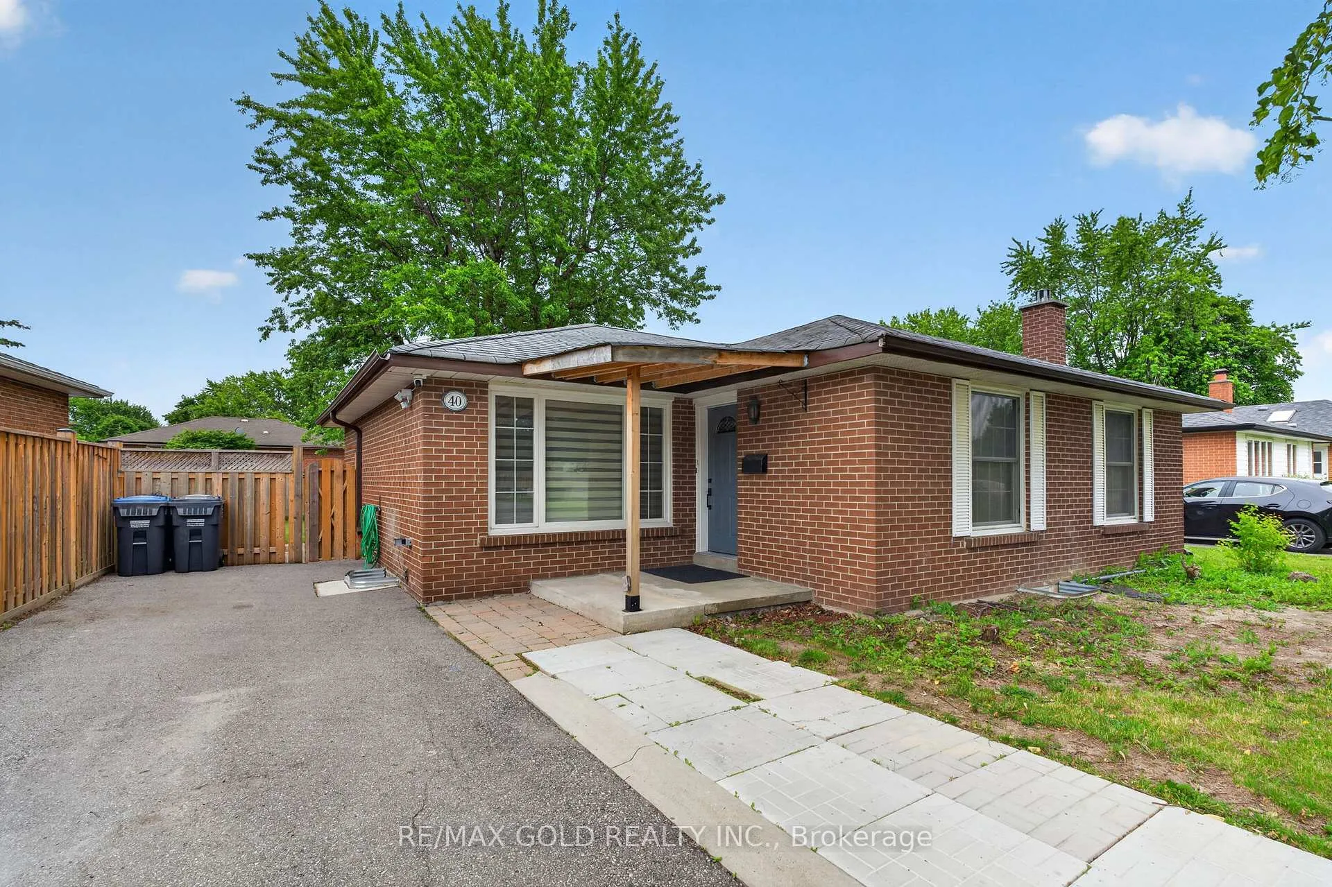 Photo 3 of 40 Devonshire Drive, Brampton, Southgate — HOMEH
