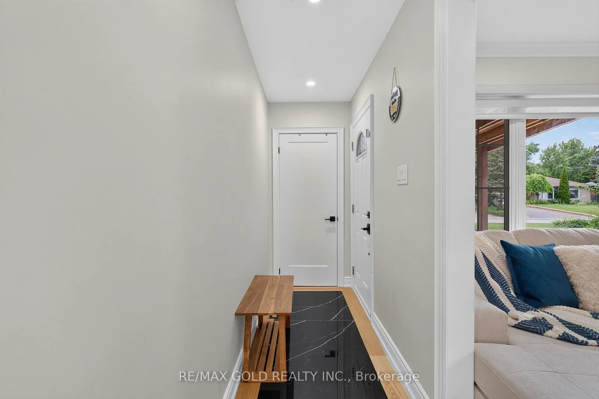 Photo 5 of 40 Devonshire Drive, Brampton, Southgate — HOMEH