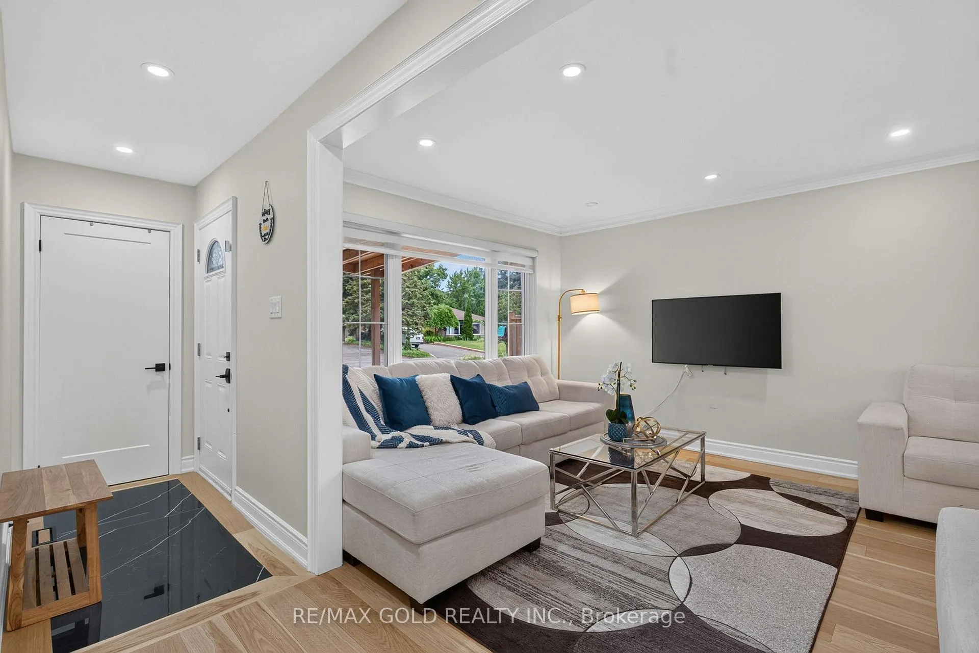Photo 6 of 40 Devonshire Drive, Brampton, Southgate — HOMEH