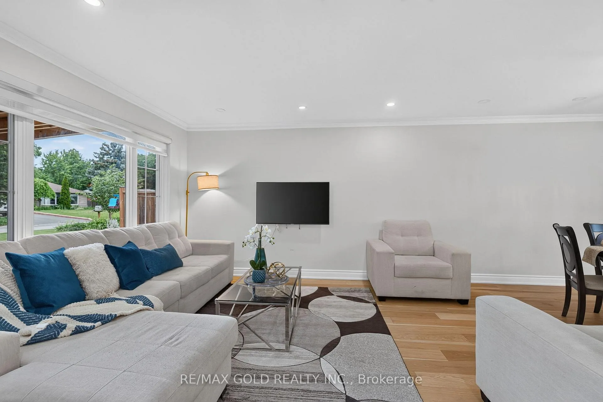 Photo 7 of 40 Devonshire Drive, Brampton, Southgate — HOMEH