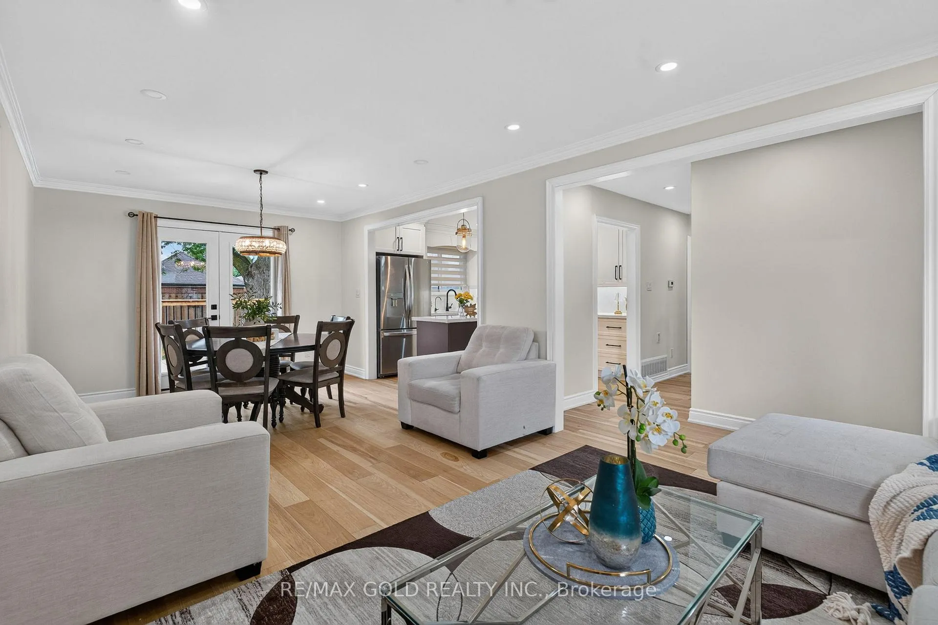 Photo 8 of 40 Devonshire Drive, Brampton, Southgate — HOMEH