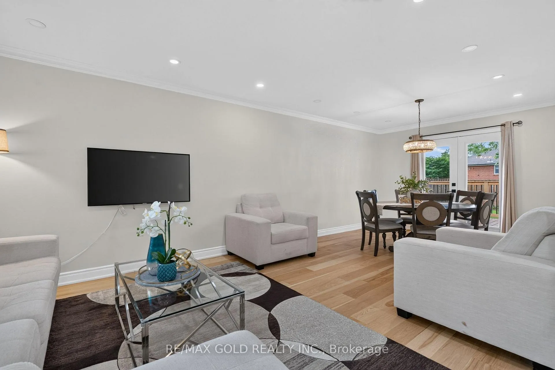 Photo 9 of 40 Devonshire Drive, Brampton, Southgate — HOMEH