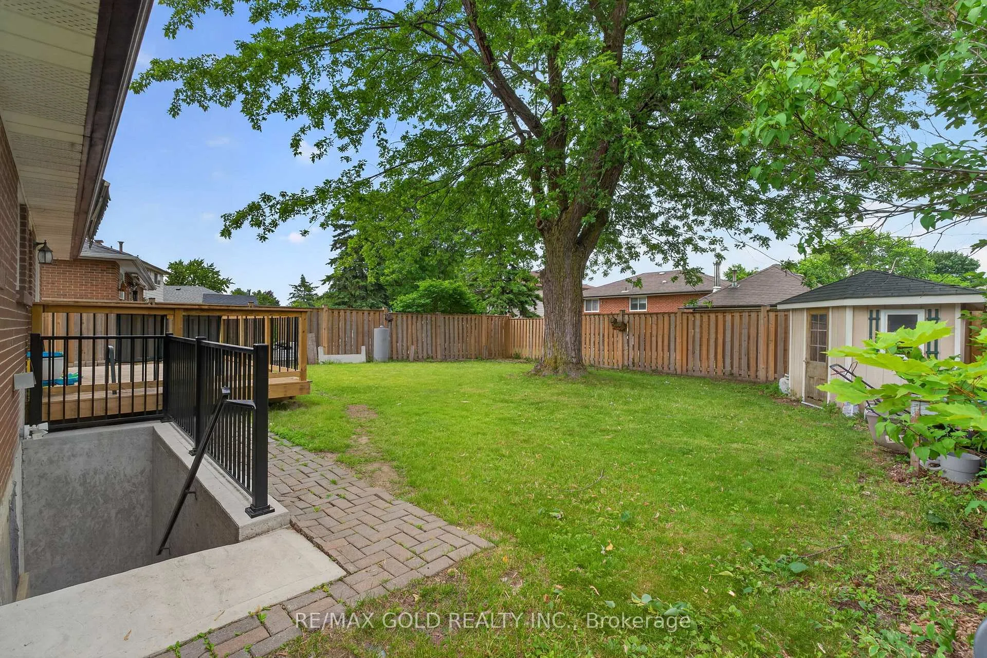 Photo 46 of 40 Devonshire Drive, Brampton, Southgate — HOMEH