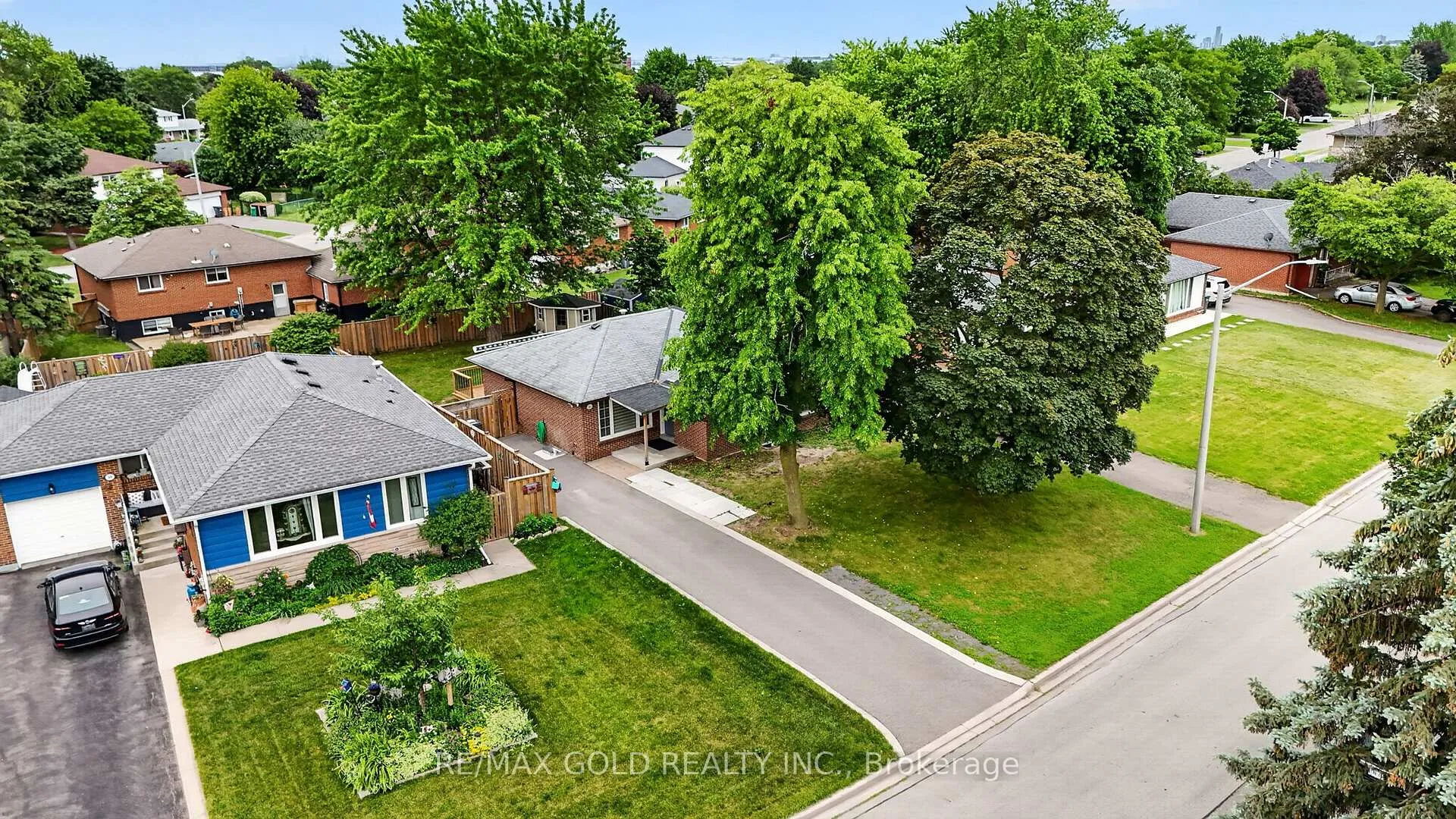 Photo 47 of 40 Devonshire Drive, Brampton, Southgate — HOMEH