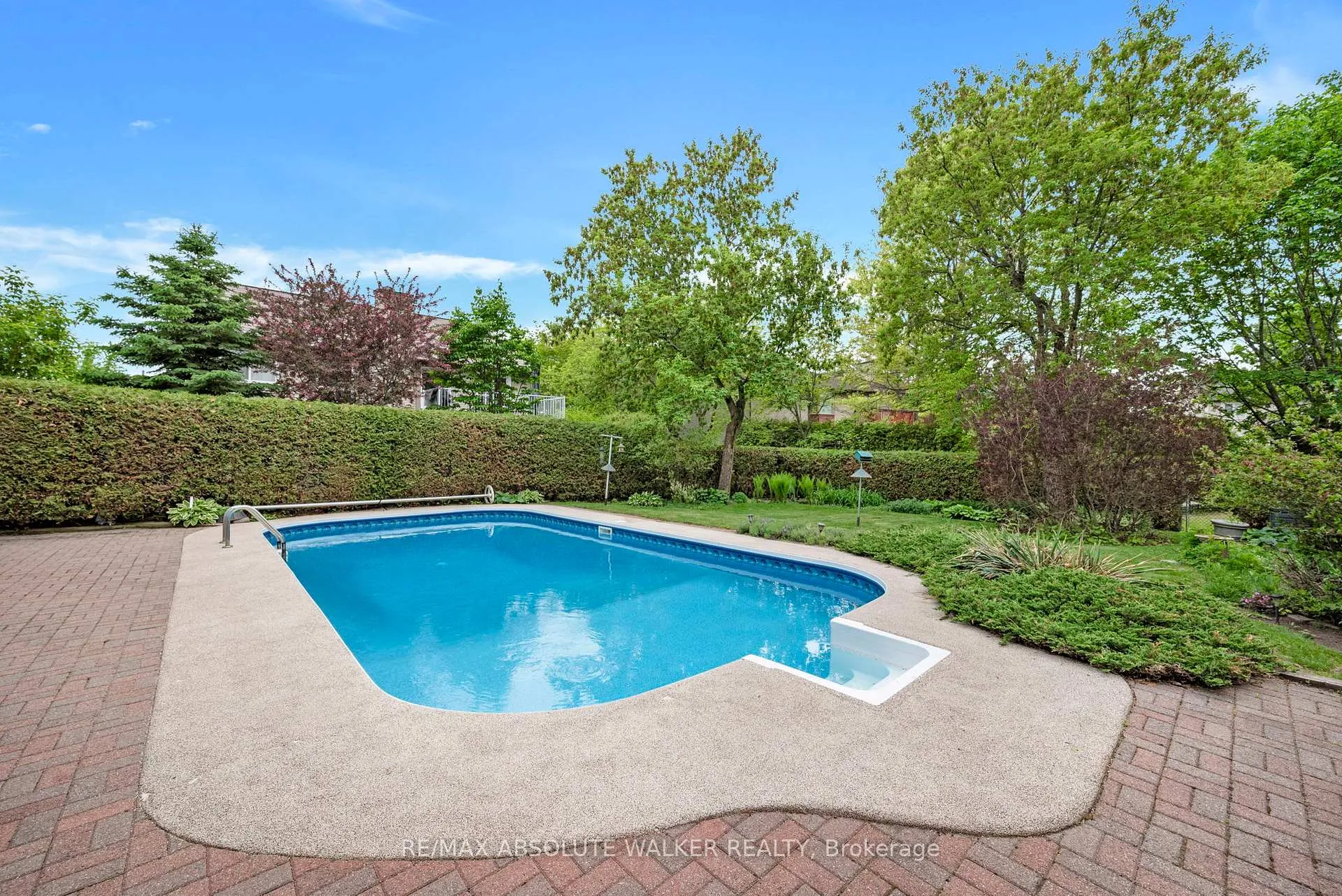 Photo 3 of 1410 Clay Court, Ottawa, Chateauneuf — HOMEH