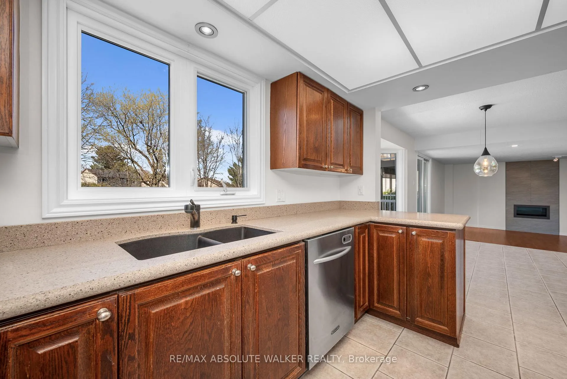 Photo 15 of 1410 Clay Court, Ottawa, Chateauneuf — HOMEH