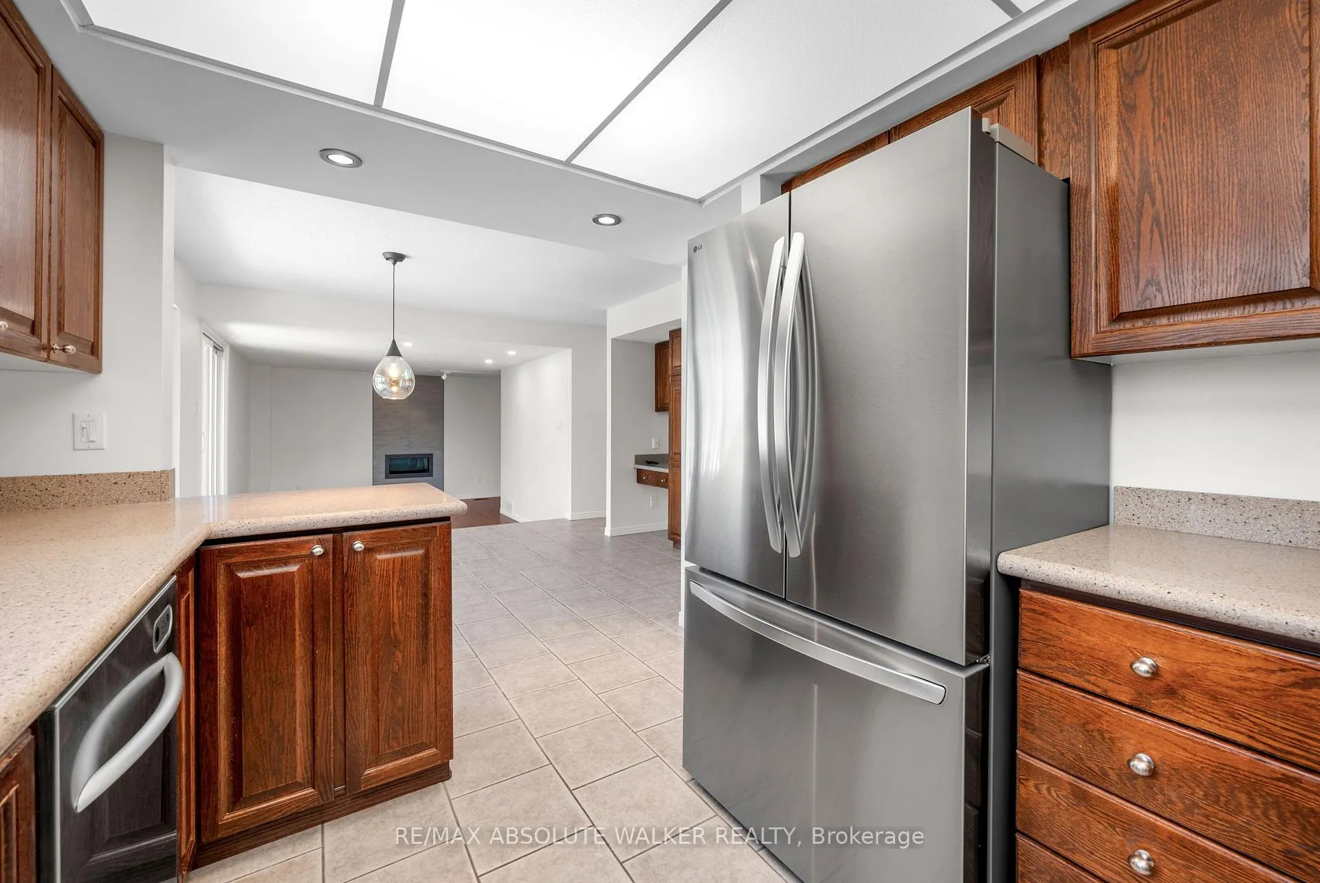 Photo 16 of 1410 Clay Court, Ottawa, Chateauneuf — HOMEH