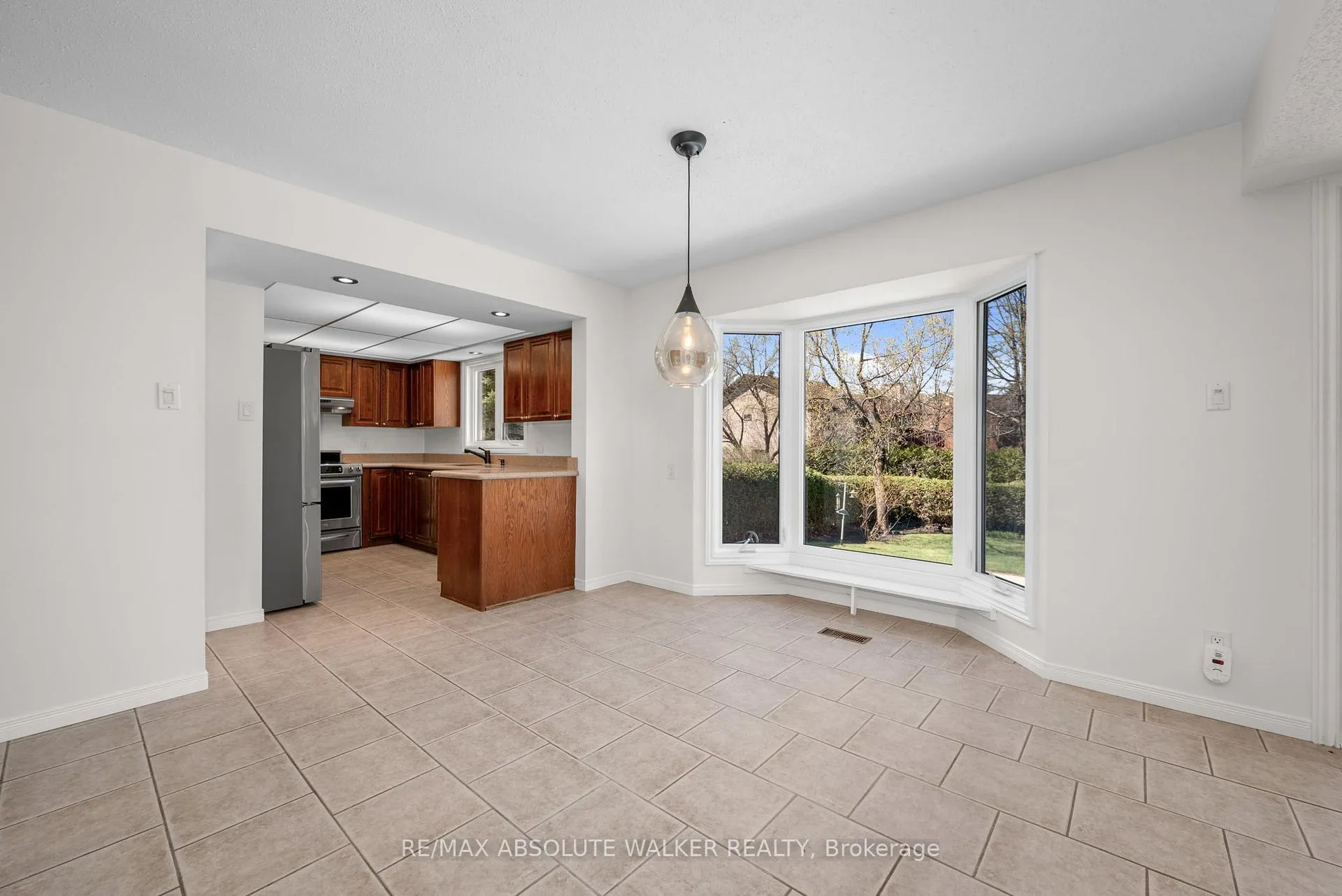 Photo 18 of 1410 Clay Court, Ottawa, Chateauneuf — HOMEH
