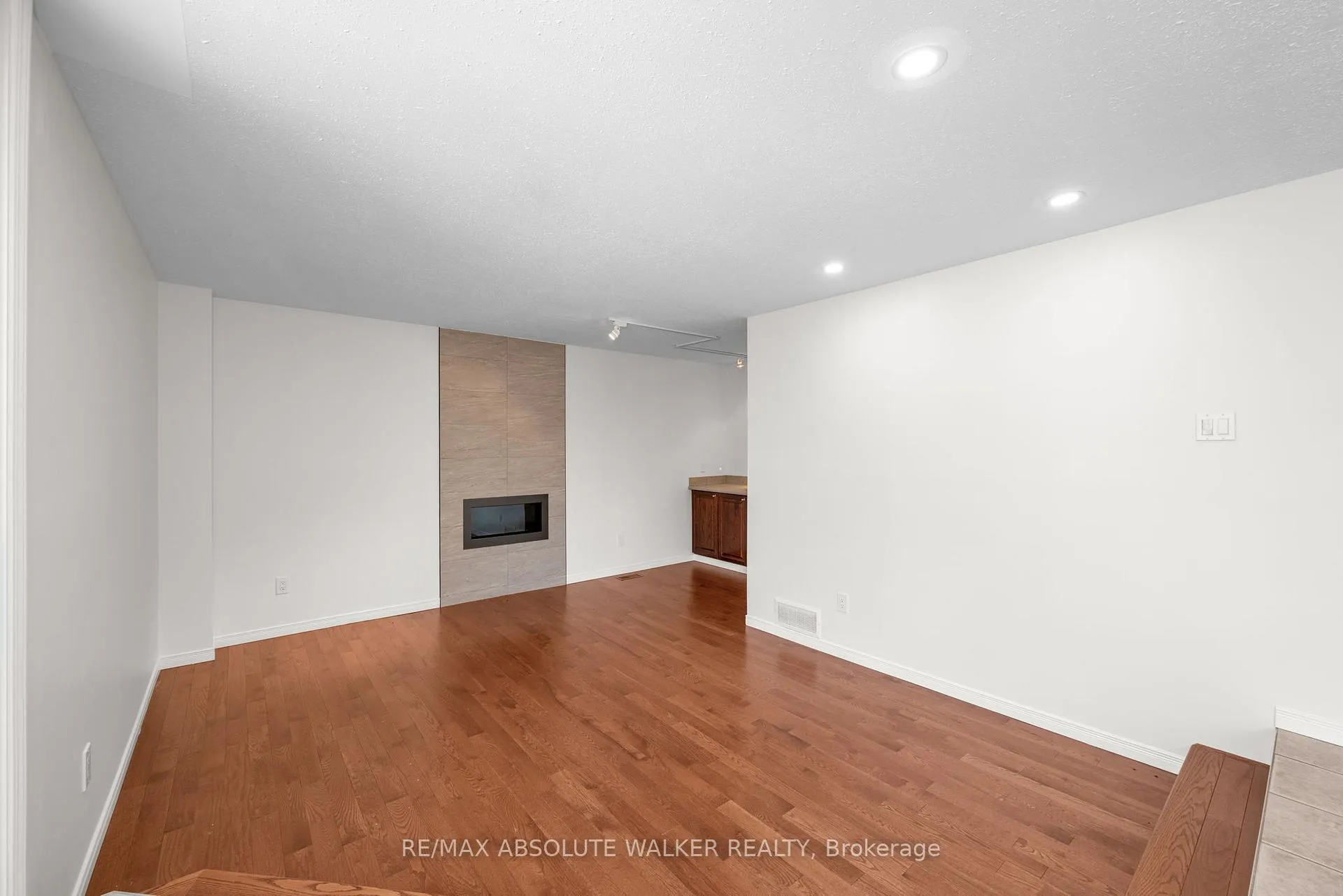 Photo 21 of 1410 Clay Court, Ottawa, Chateauneuf — HOMEH