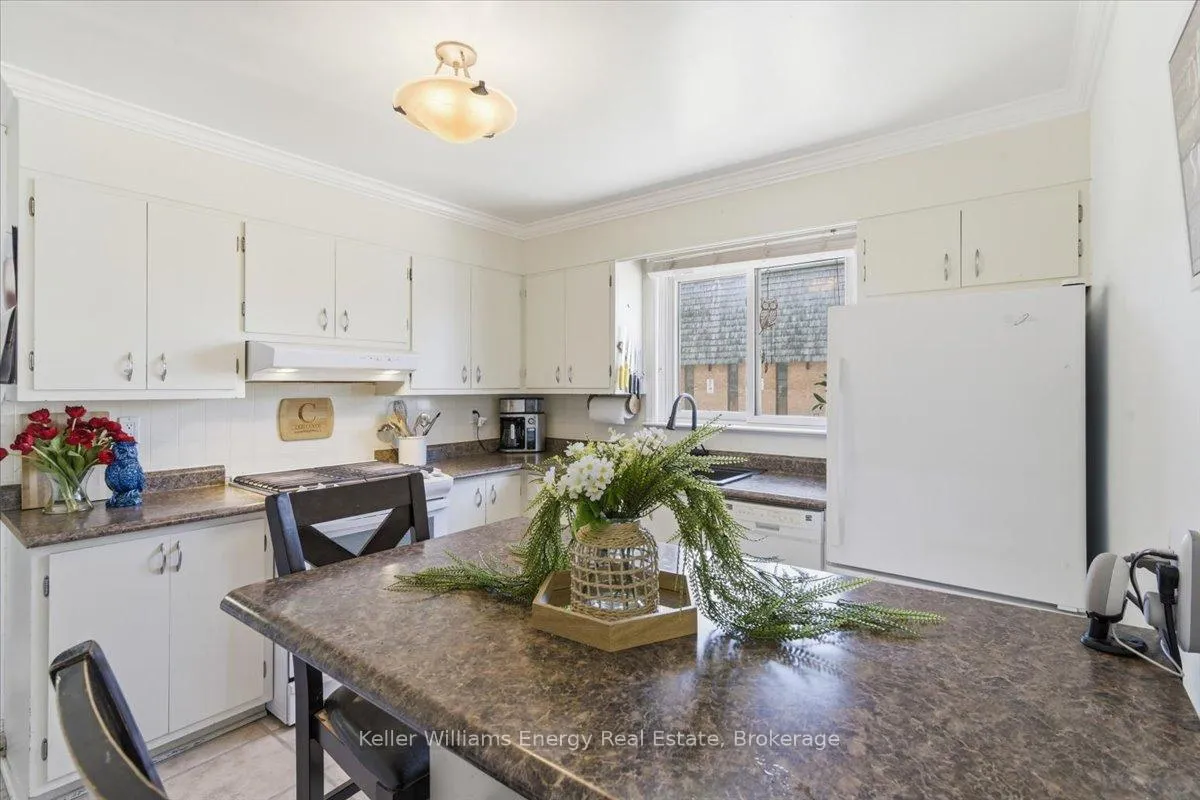 Photo 9 of 125 Wilson Road S, Oshawa, Donevan — HOMEH