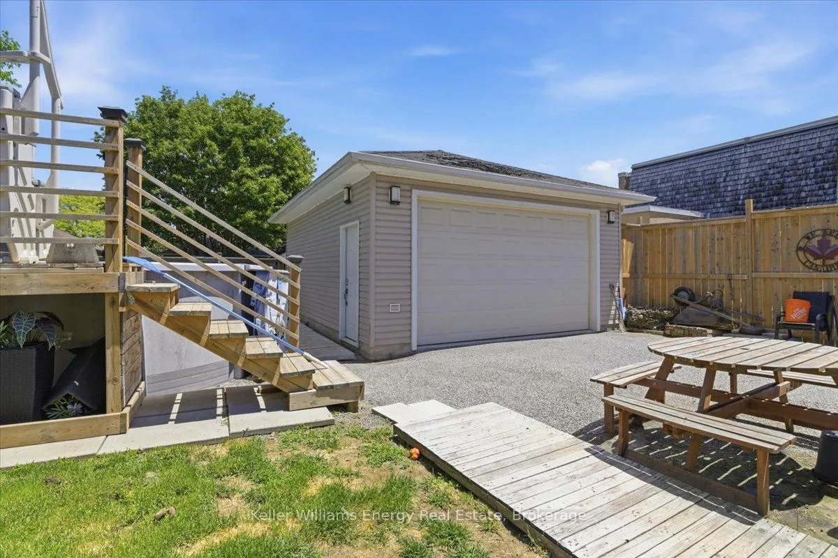 Photo 24 of 125 Wilson Road S, Oshawa, Donevan — HOMEH